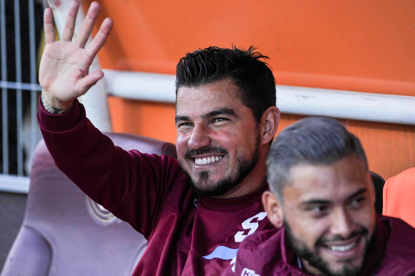 Gabriel Badilla en el banquillo el pasado 10 de abril en el juego entre Saprissa y Cartaginés en La Cueva.