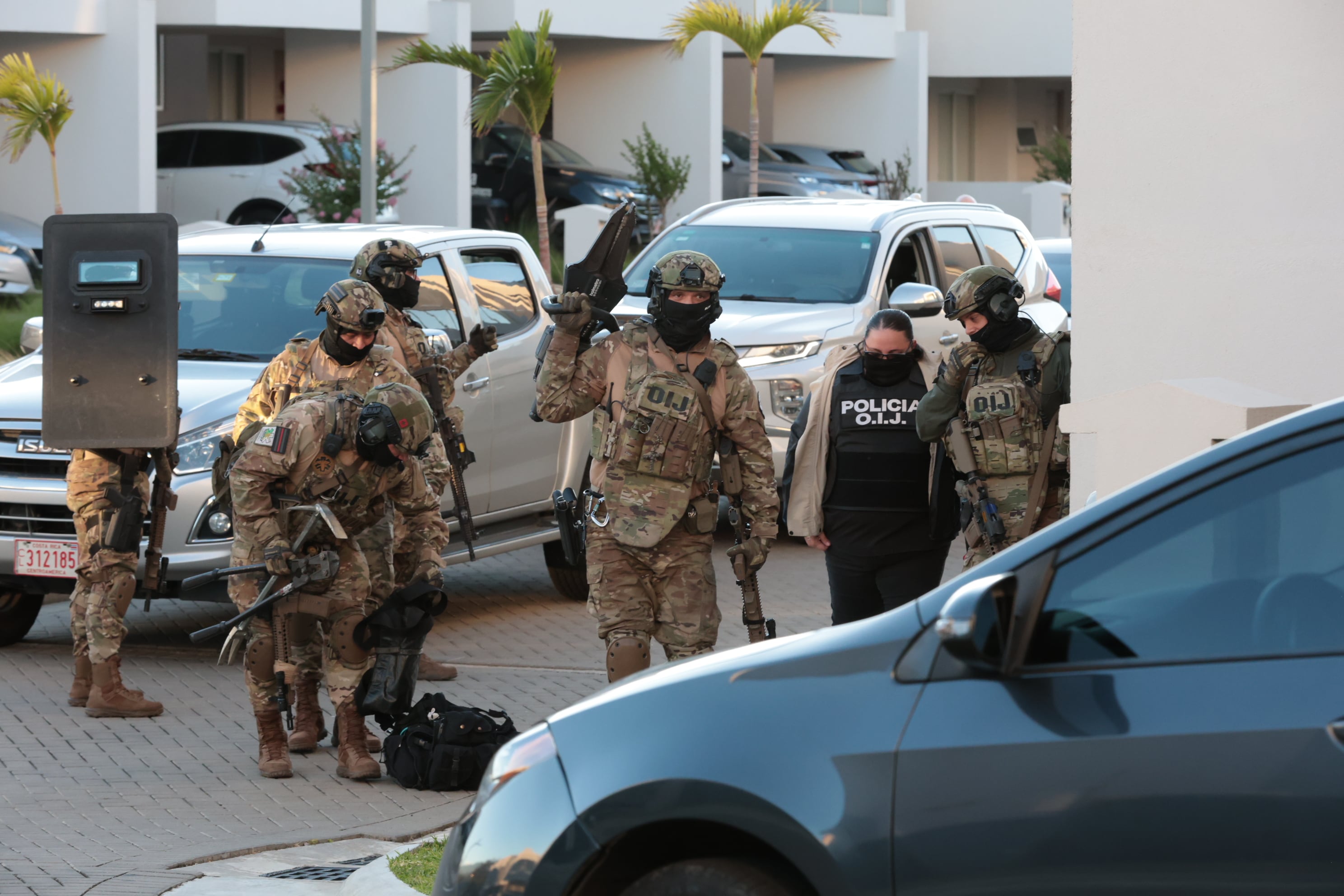 26/02/2026/ allanamientos realizados por el OIJ en el condominio Guachipelin 3-10 de Escazú/ foto John Durán