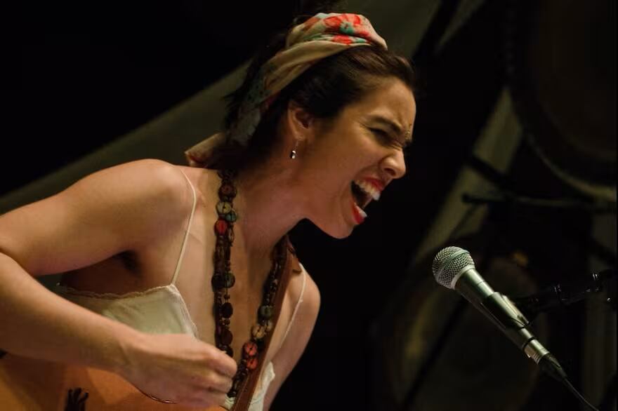 La cantante Luvi Torres fusionó folklore, espiritualidad y sanación. Murió a los 36 años tras enfrentar un cáncer sin medicina convencional.