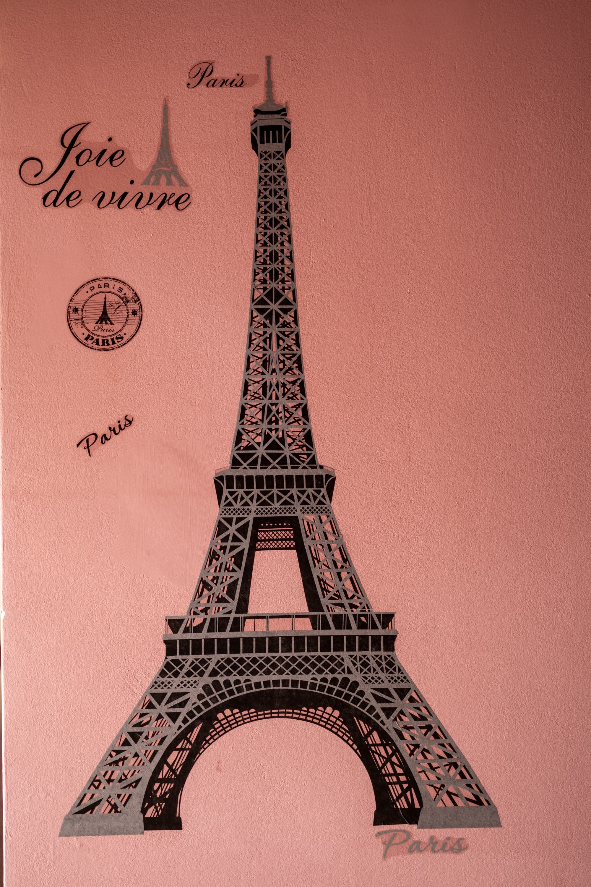 08/08/2024, San Jose, San Pedro, fotografía del local La Petit France y de sus dueños y fundadores, Zoé Castells Raust, Valerie Raust y Damien Castells.