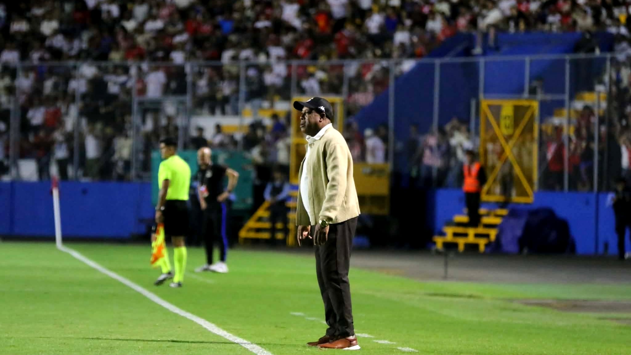 Hernan Medford en el juego contra Olimpia