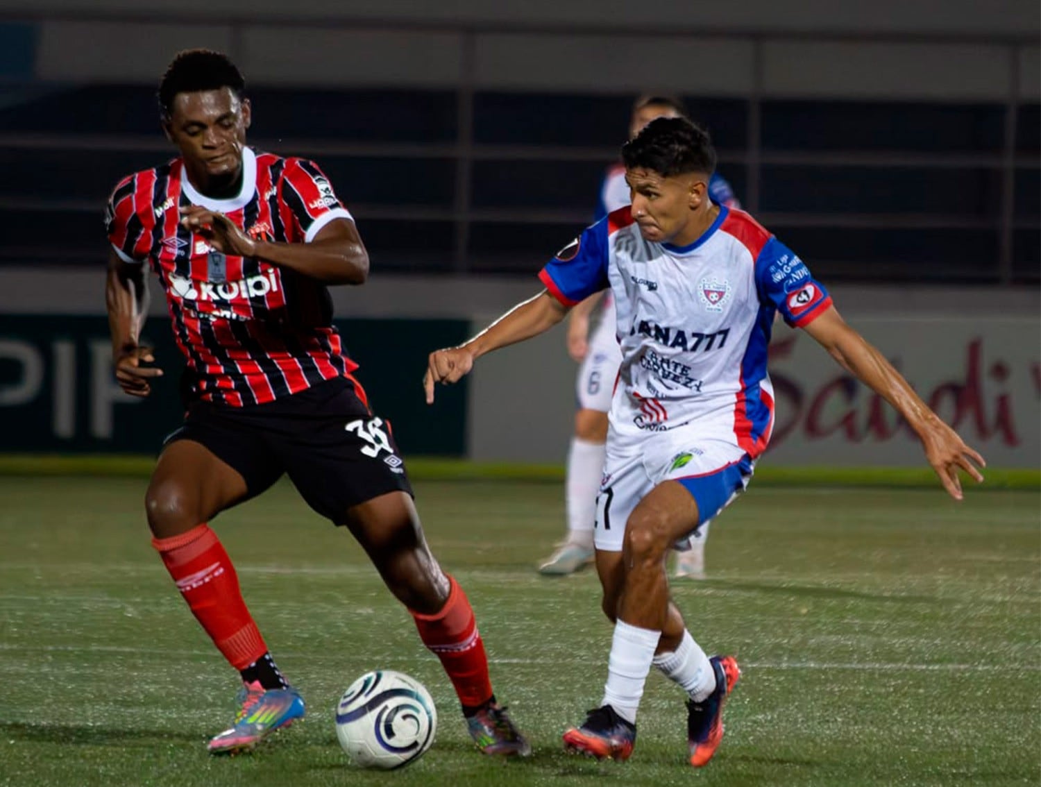 Rashir Parkins confía en que Liga Deportiva Alajuelense conseguirá la clasificación a los cuartos de final en la Copa Centroamericana.