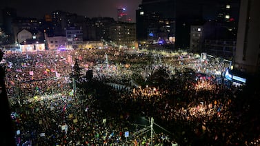 Más de 100.000 serbios piden fin a corrupción en protesta histórica en Belgrado