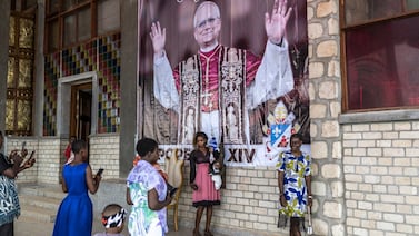 Papa León XIV denuncia al ‘puñado de tiranos’ que ‘devastan el mundo’ en medio de conflicto con Trump