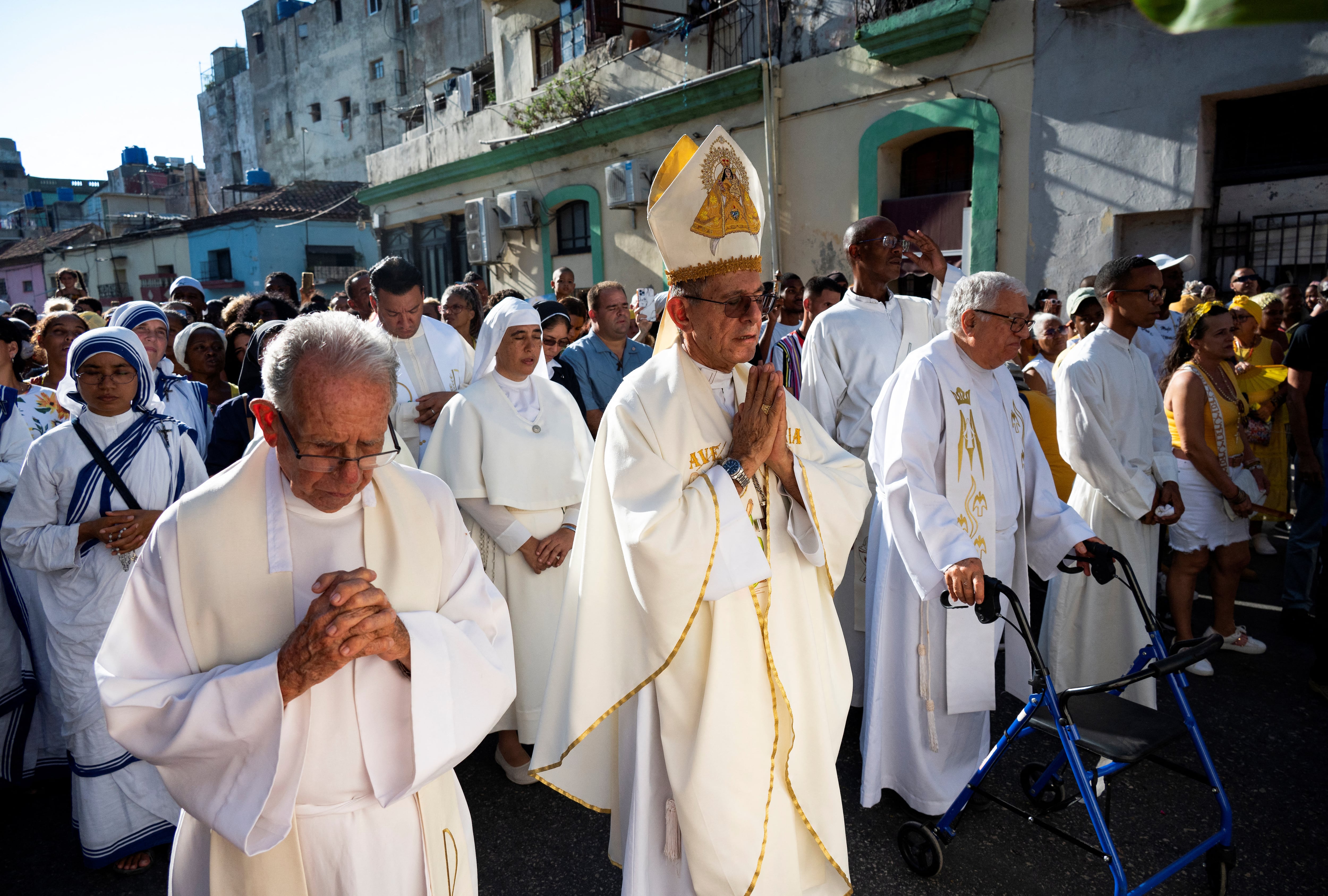 Cardenal Juan de la Caridad se reúne con enviado de EE. UU. en La Habana en medio de tensiones
