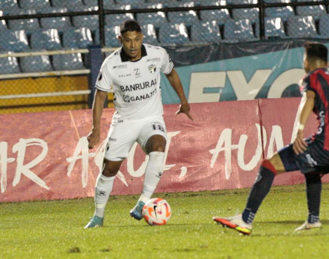 Jorman Aguilar anotó para el Comunicaciones ante el Cartaginés, en el juego de vuelta por el repechaje para la Liga de Campeones de la Concacaf.