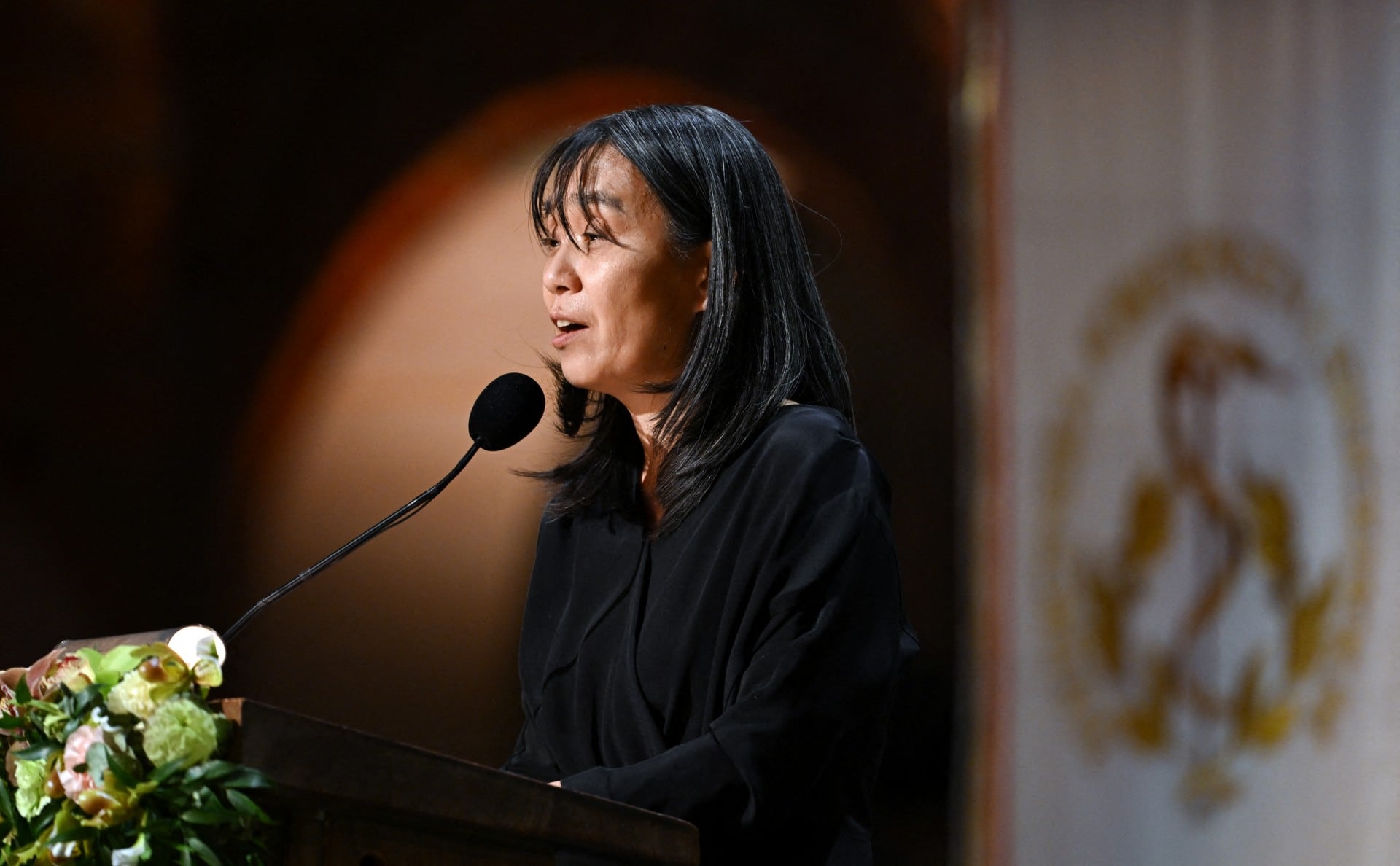 Han Kang en su discurso de entrega del Premio Nobel de Literatura 2024, en Estocolmo, Suecia.