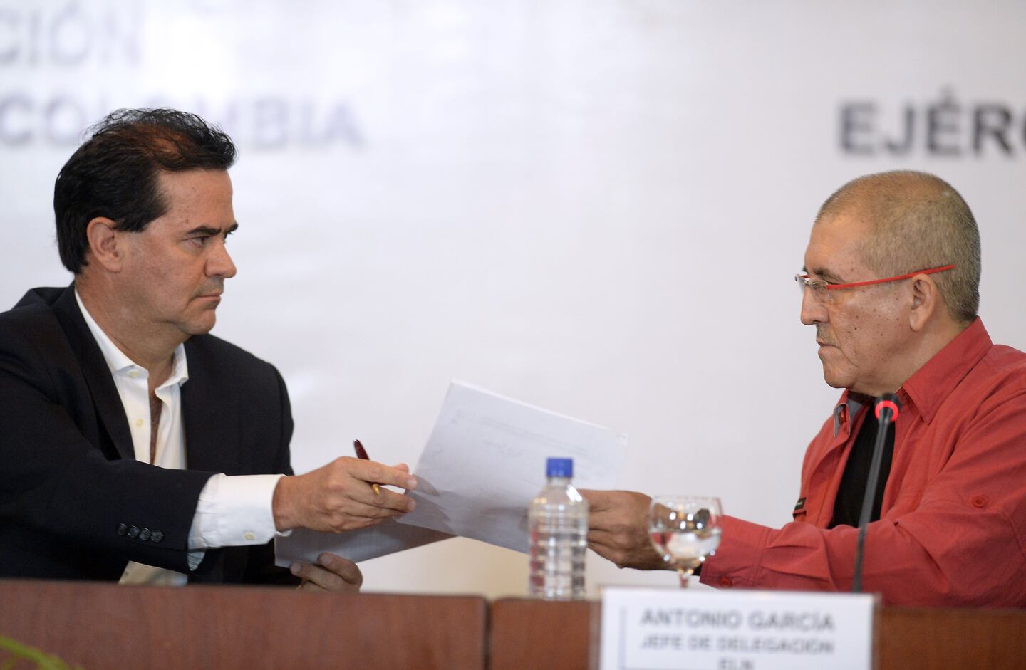 Gobierno colombiano y guerrilla del ELN empiezan negociaciones de paz ...