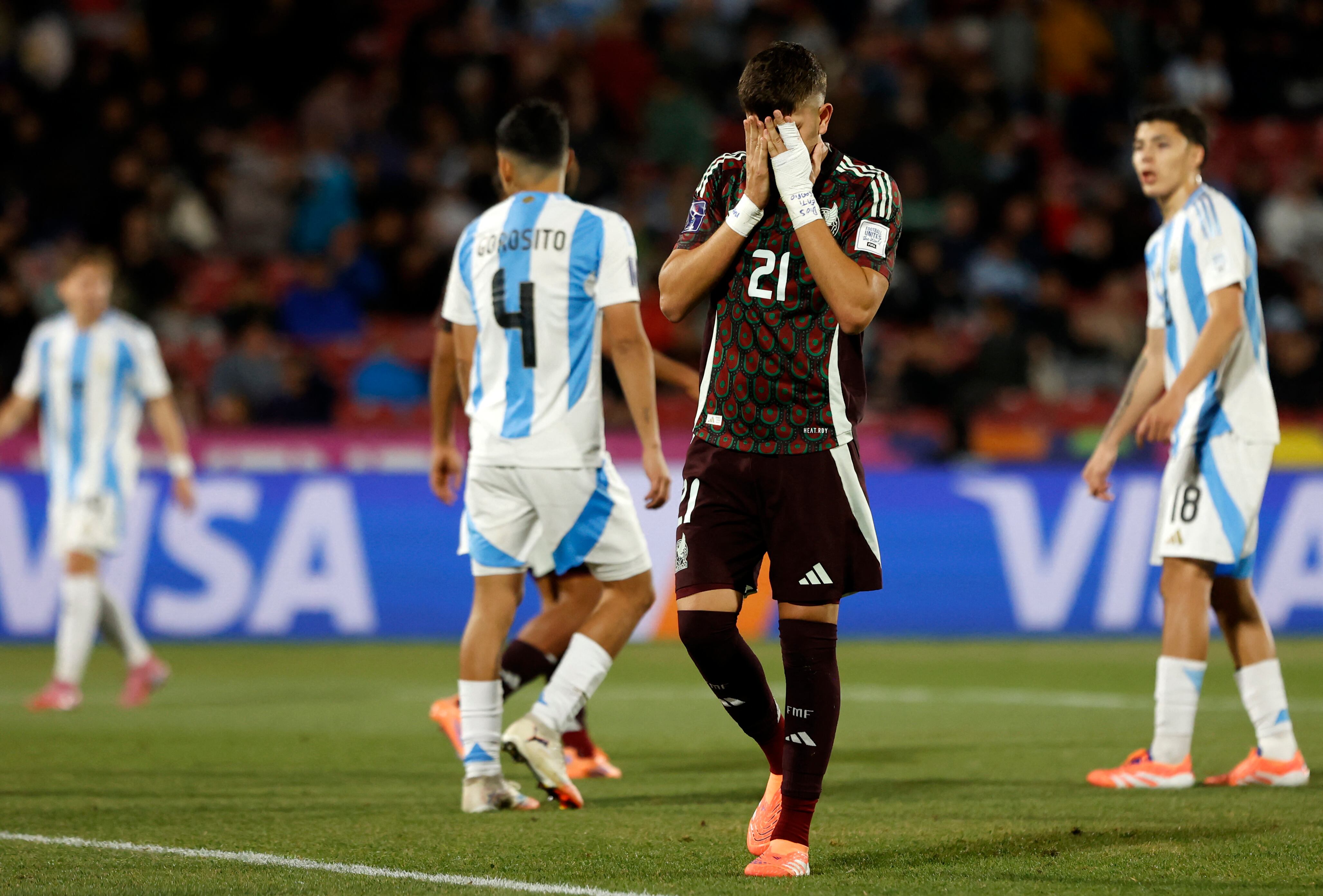 El mexicano Tahiel Jiménez se lamenta en el partido que ganó Argentina, en el Mundial Sub-20.