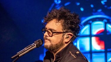 Aleks Syntek recibe peculiar invitación de la ‘Universidad del Perreo’: Hasta beca le dieron