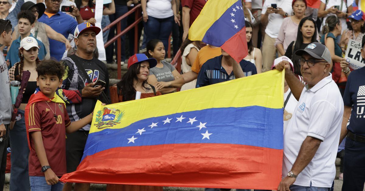 Una multitud de personas acudió a la Plaza de la Democracia en San José este 17 de agosto para manifestarse contra la cuestionada reelección de Maduro en Venezuela. (Foto: cortesía)