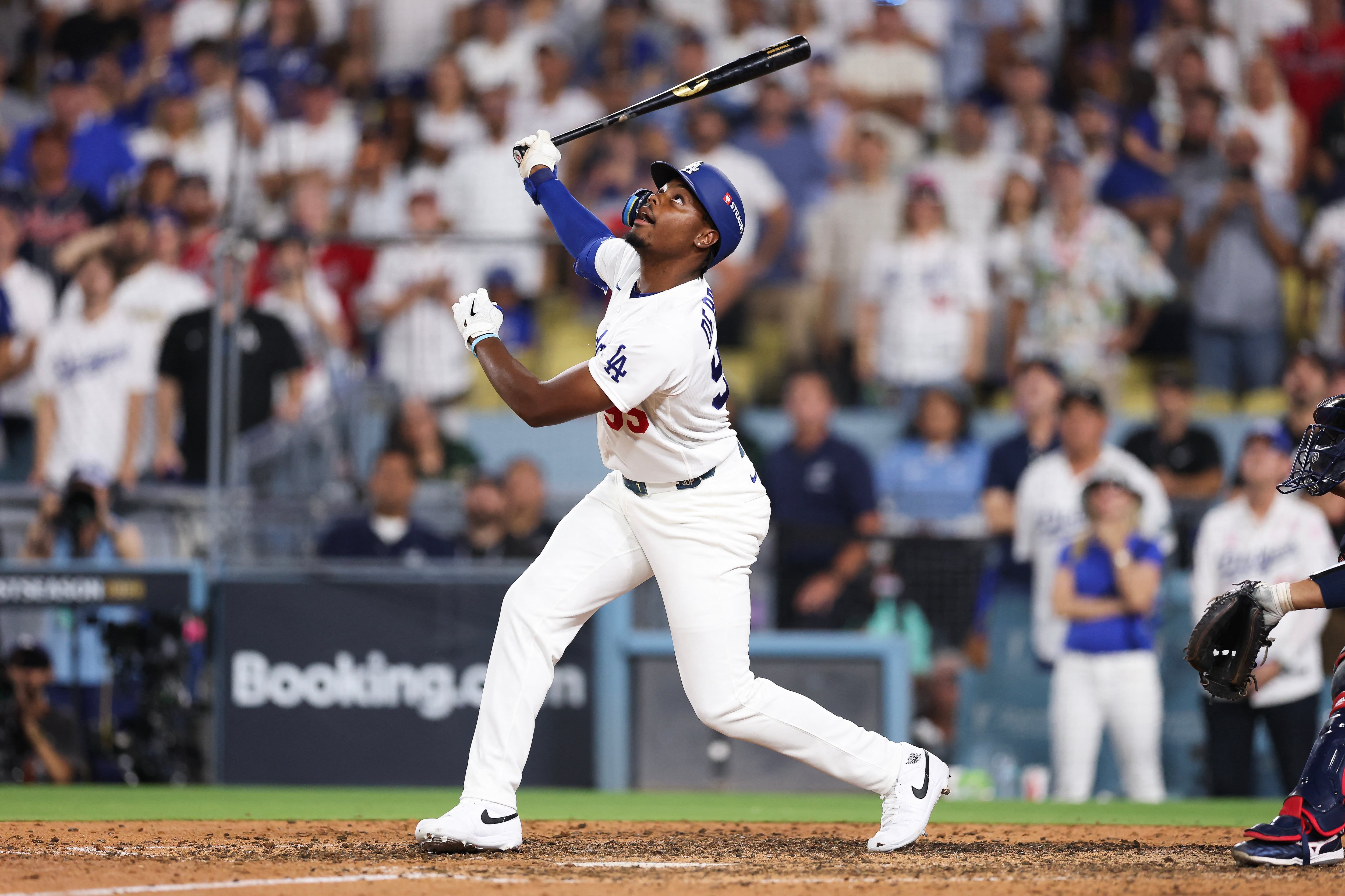 Josué De Paula, de los Dodgers de Los Ángeles, disparó un inofensivo elevado que selló la derrota de su equipo ante los Bravos de Atlanta, en los playoffs de las Grandes Ligas.