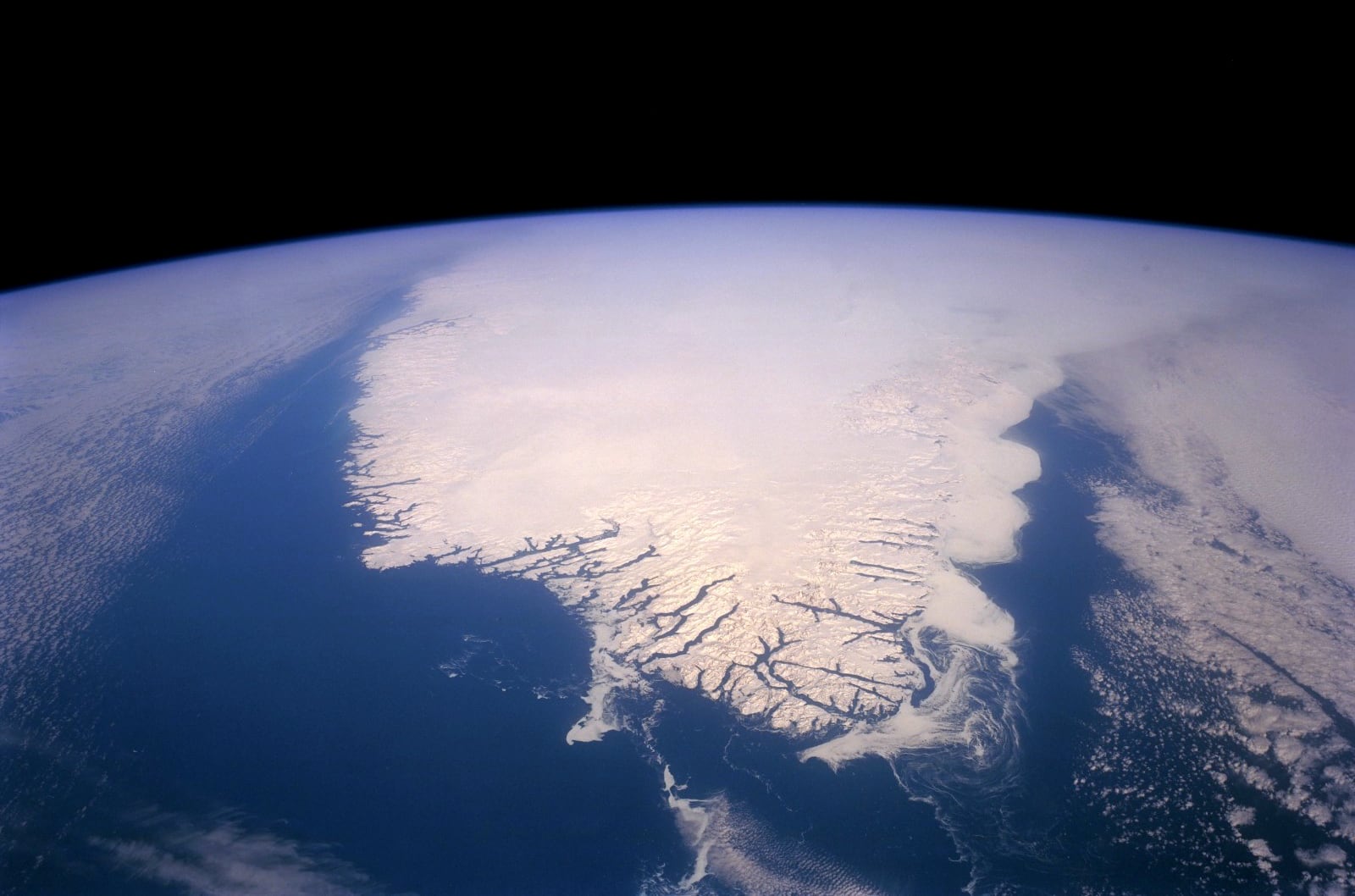 El fenómeno ocurre al sur de Groenlandia e Islandia y podría ser una señal de debilitamiento de una corriente clave para el clima mundial.