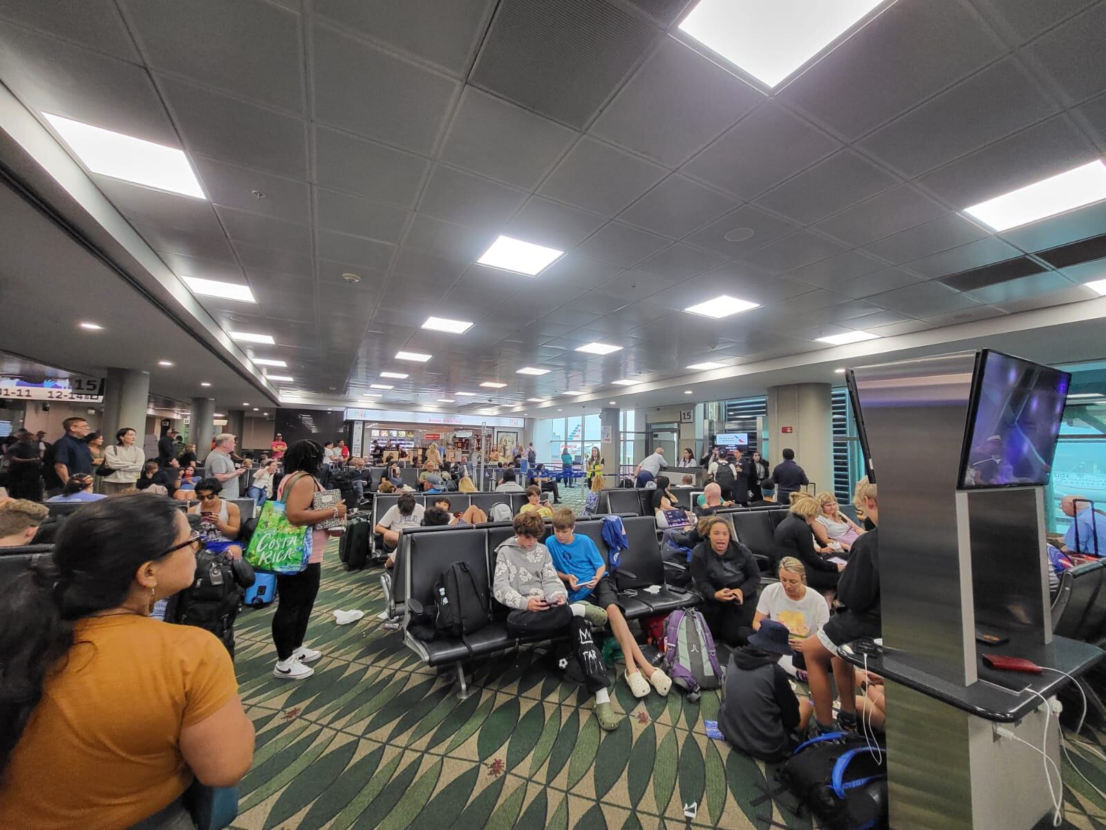 Apagón cibernético en el aeropuerto Juan Santamaría