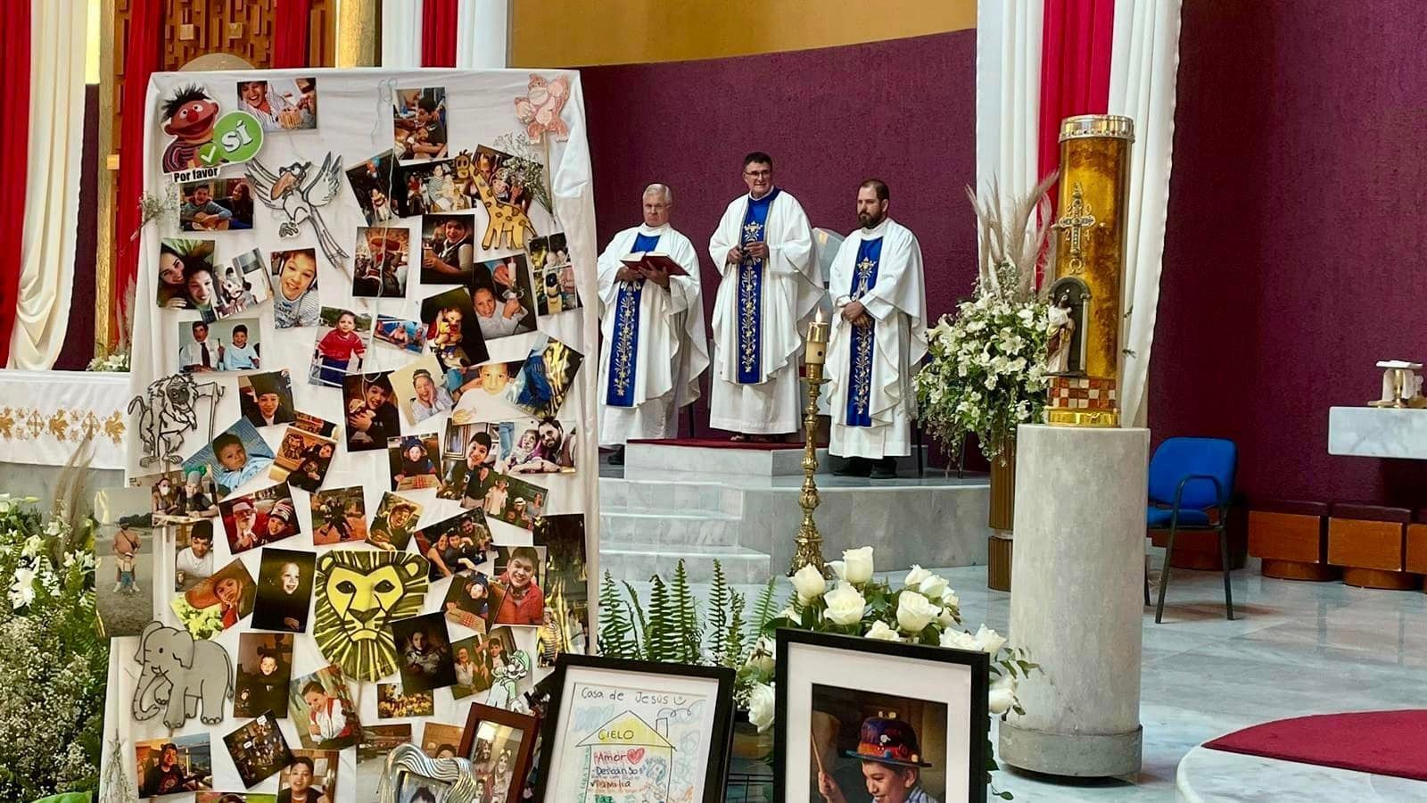 Martín Valverde publicó fotos de la misa de despedida de su hijo Pablito