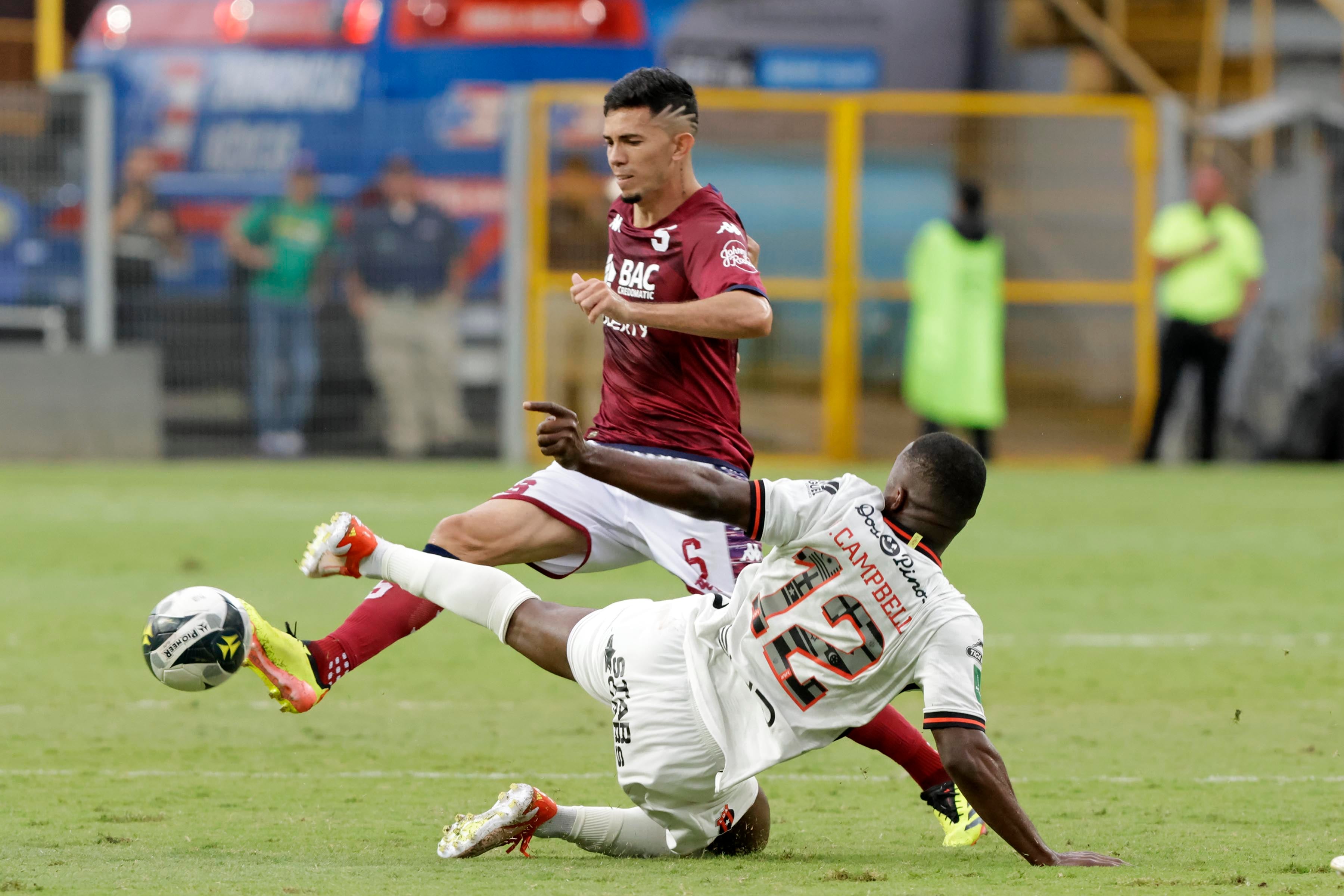 26/05/2024. Estadio Ricardo Saprissa Aymá, Tibás. Hora: 04:00 p.m. Final del del Torneo de Clausura 2024 entre el Deportivo Saprissa y Liga Deportiva Alajuelense (LDA), disputada en el Estadio Ricardo Saprissa Aymá, Tibás. Fotos: Mayela López
