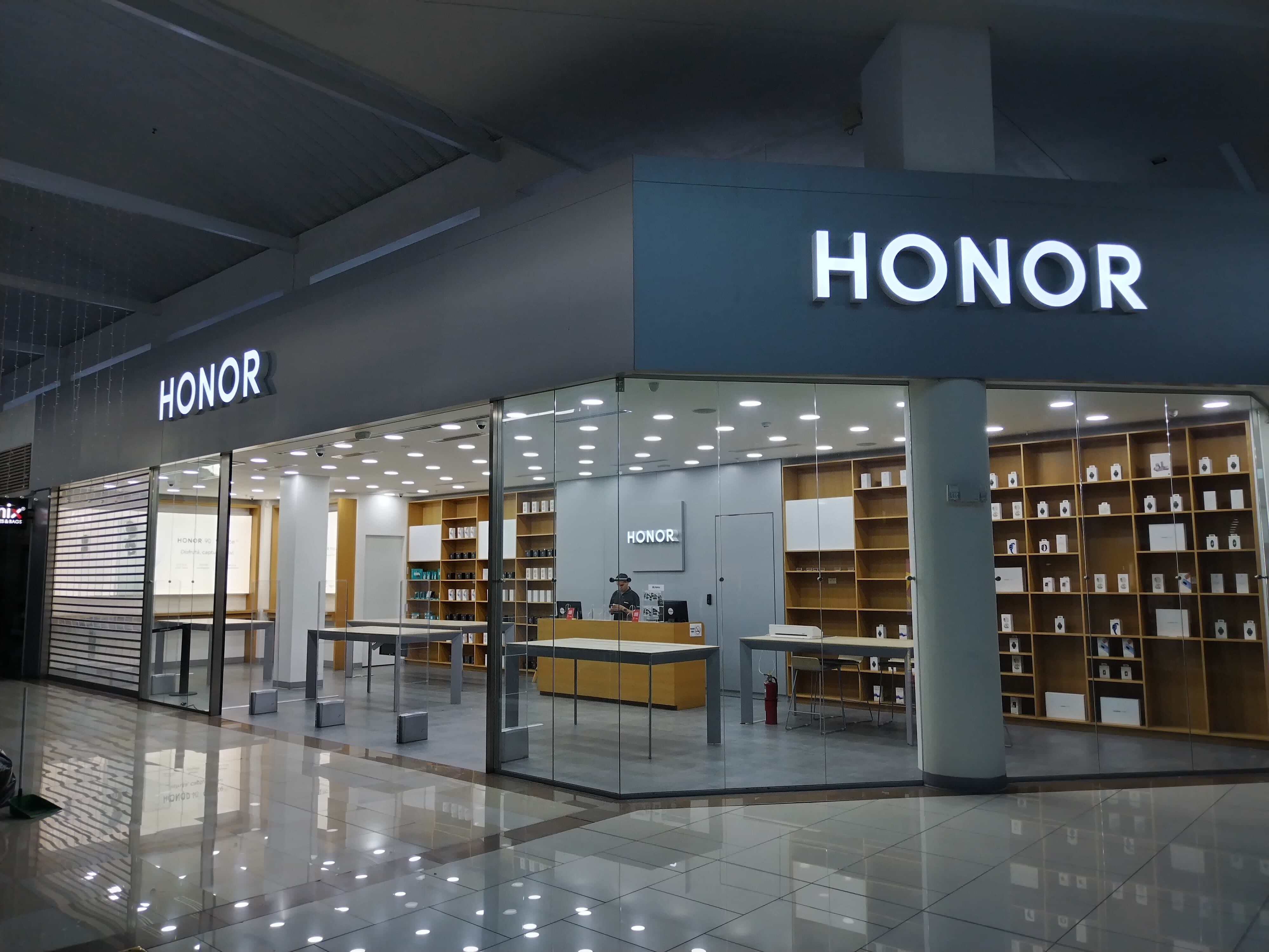 Honor, la marca de teléfonos celulares y artículos de tecnología, abrió su primera tienda física en Costa Rica, ubicada en Multiplaza de Escazú. El objetivo es ofrecer una experiencia más "integral" a sus clientes, indicaron.