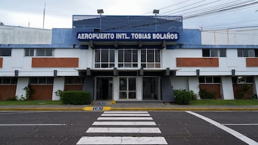 Gobierno alista cambios en concesión de hangares de aeropuerto tras críticas de Rodrigo Chaves