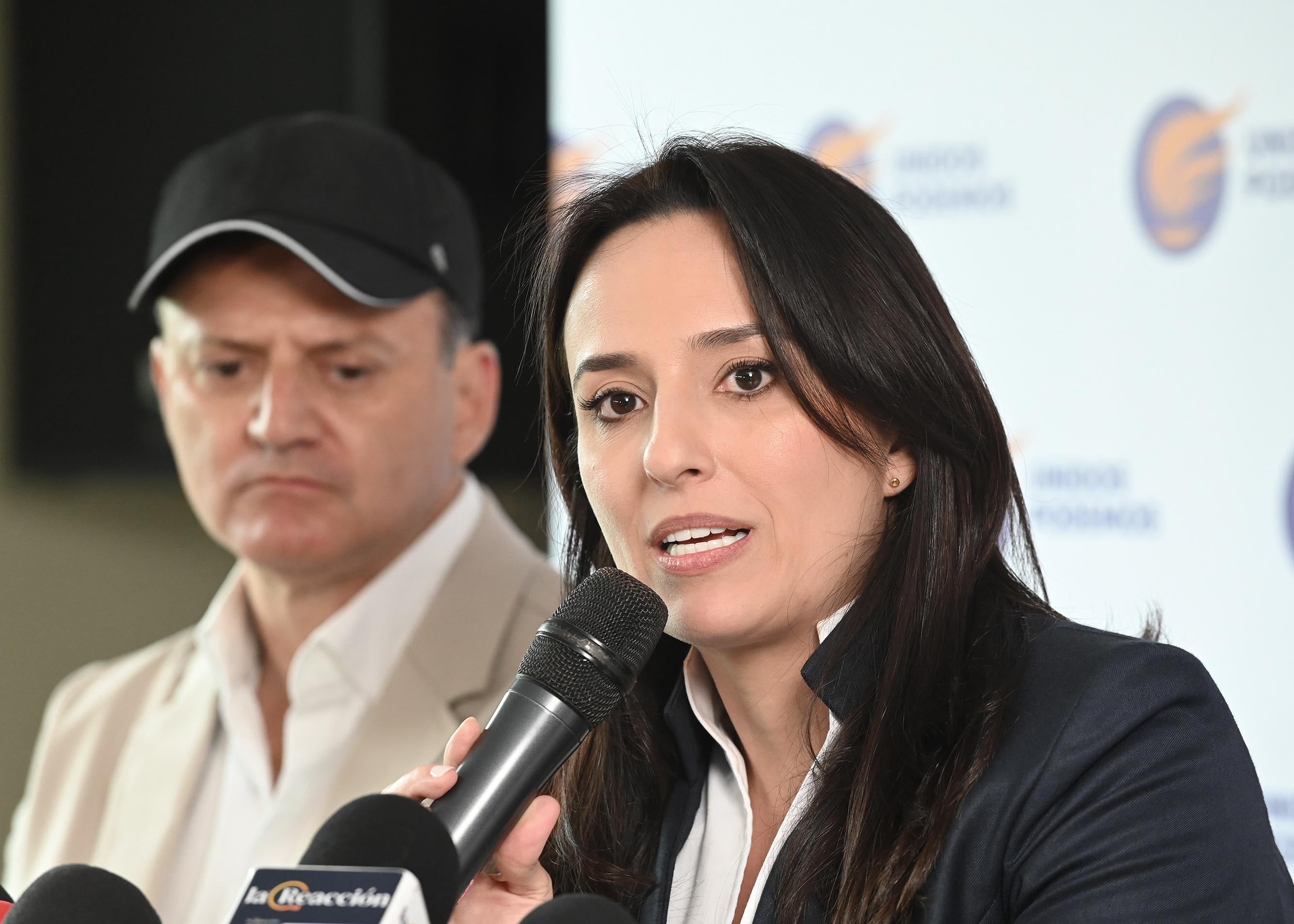 29 de junio del 2025. Hotel Sheraton, Escazú. 12:00 hrs. Presentación a la prensa del partido político Unidos Podemos cuya fundadora es la ex ministra de la Presidencia y militante del Movimiento Libertario Natalia Díaz Quintana. En la foto: Natalia Díaz y otros representantes del partido brindaron declaraciones a la prensa durante la conferencia. De izq. a der: Luis Diego Vargas, Natalia Díaz y Jorge Ocampo. Foto: Albert Marín