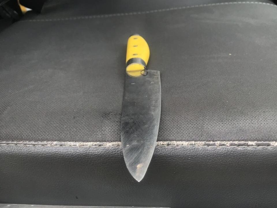 Sujeto se roba una grúa del ICE y choca contra tres carros en Alajuela. Foto Francisco Barrantes.