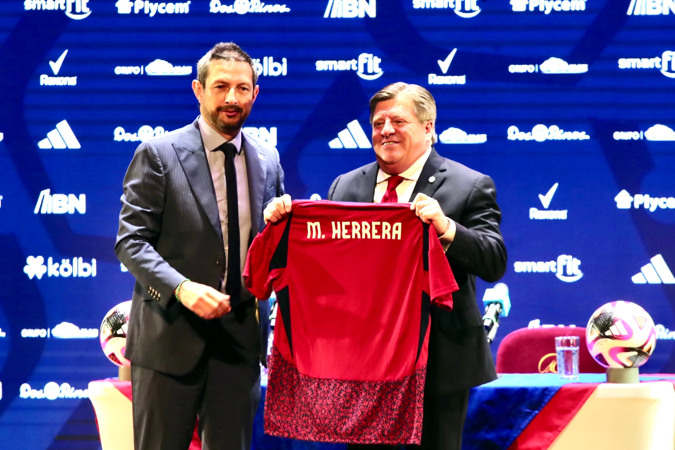 Miguel Herrera ( El Piojo )