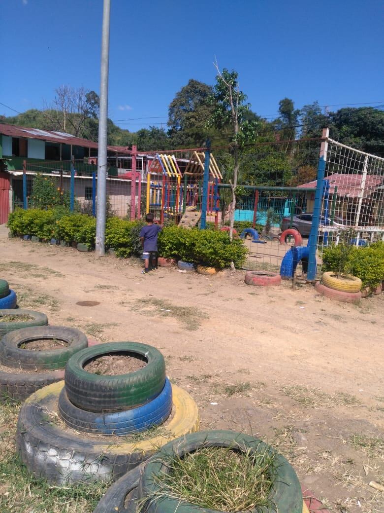 Los caminos internos de la finca no pueden ser asfaltados por el municipio, pues son privados. Algunos vecinos han tratado de mejorar la zona. Foto: Cortesía MSP.