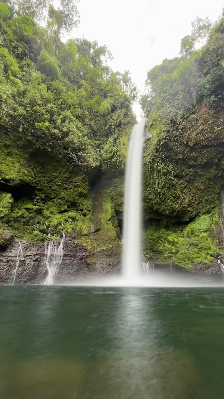 Catarata Dos Novillos se encuentra en la Argentina de Pocora en Guácimo, Limón.