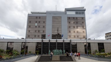 Directivos del Banco Central lanzan advertencia sobre panorama fiscal de Costa Rica