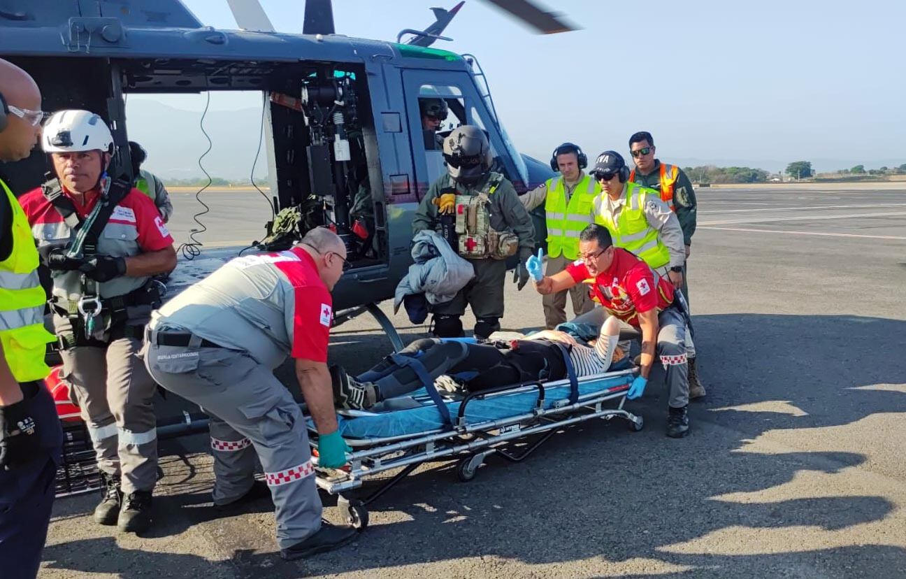 El 25 de marzo de 2024, una turista española casi pierde la vida durante un ingreso ilegal a las faldas del volcán Turrialba. En una titánica y riesgosa operación en el macizo, se logró su rescate luego de caer mientras realizaba canyoning o barranquismo de manera ilegal. Fotografía: Ministerio de Seguridad Pública.