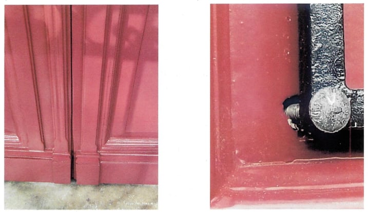 Puertas con desajuste en la parte inferior (izq) y presencia de grumos, molduras saturadas de laca y tornillos (der)