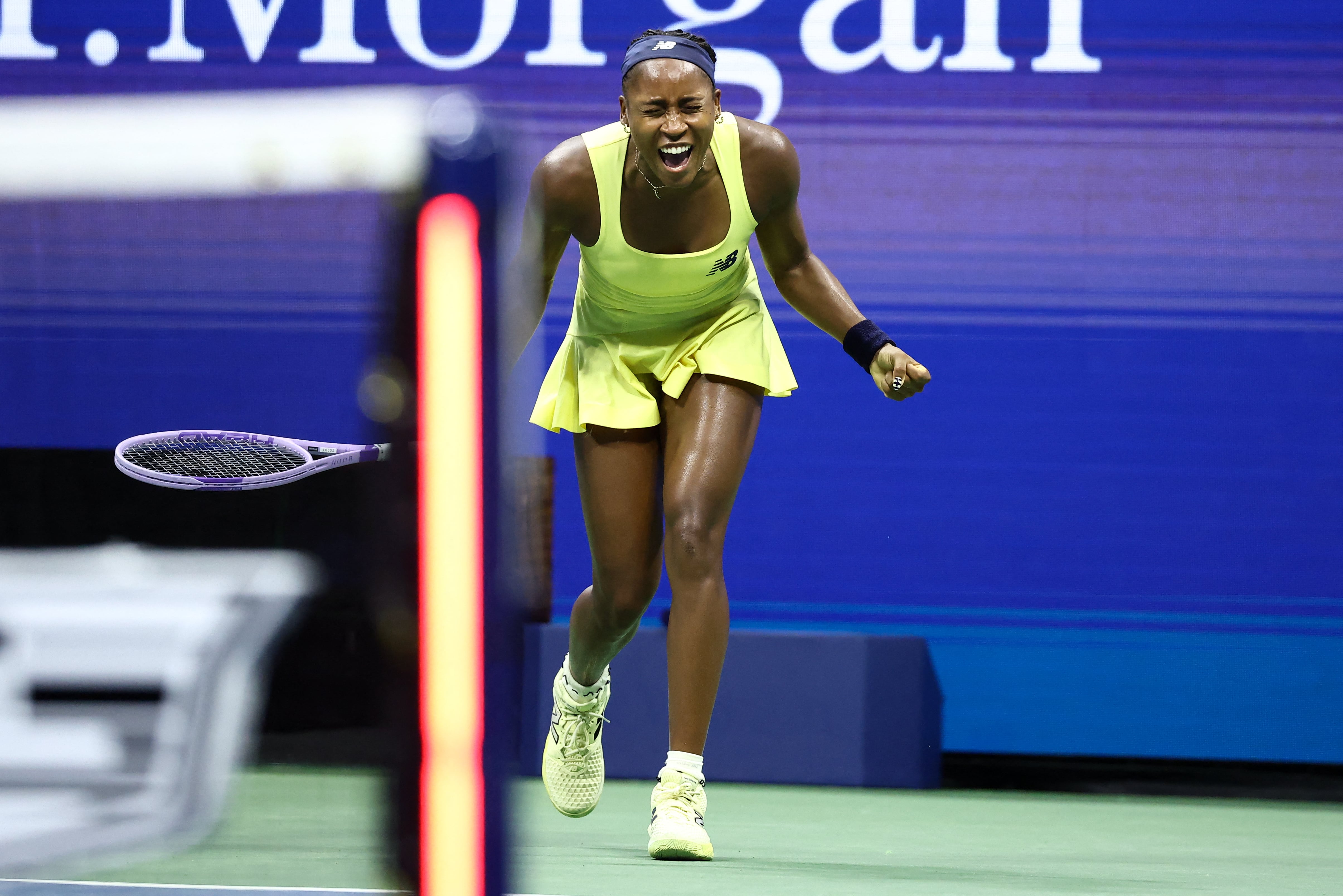 La tenista estadounidense Coco Gauff celebra su victoria ante la española Paula Badosa en el quinto día de actividad del US Open.