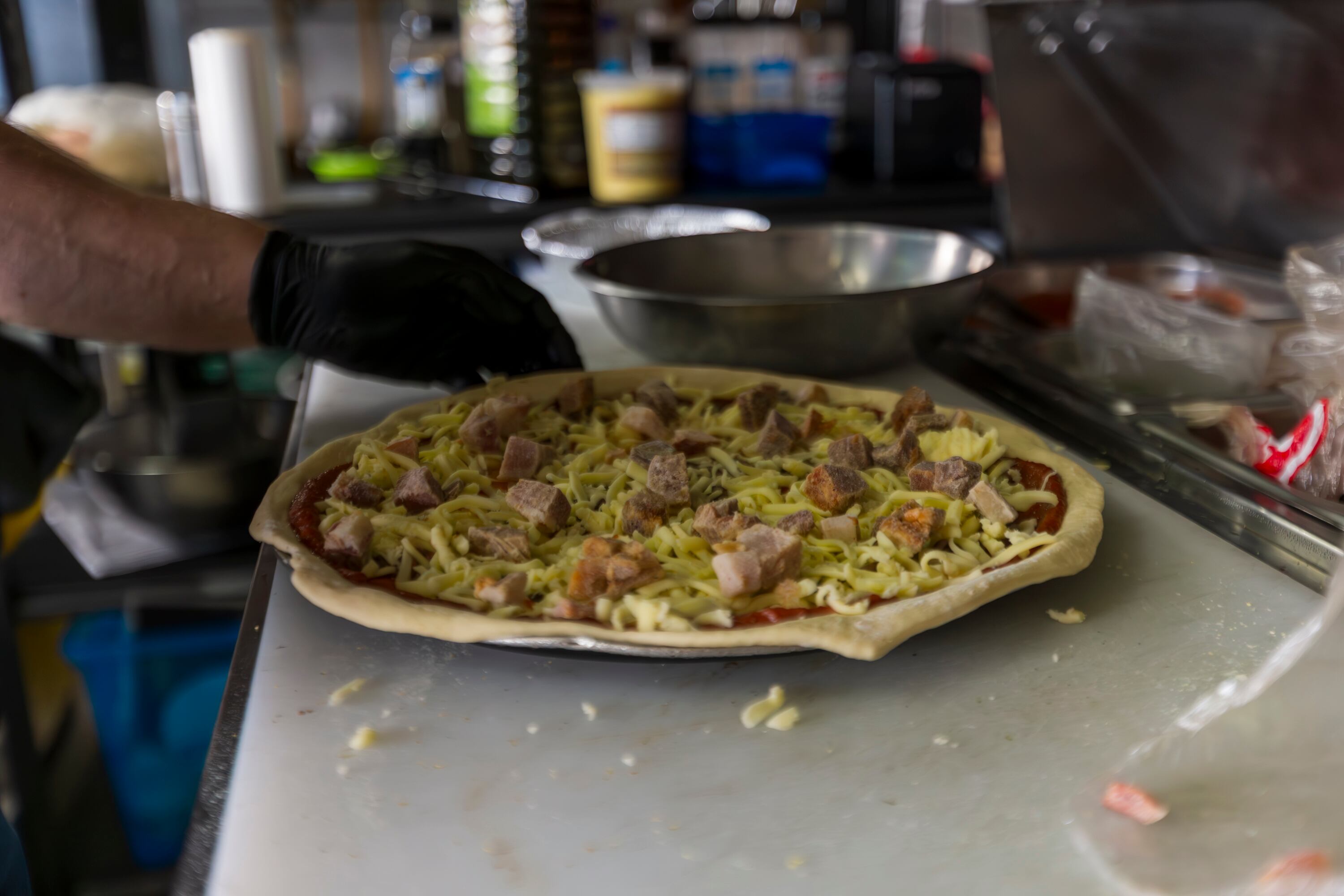 11/01/2024, San José, Granadilla Norte, entrevista al dueño de Piza House Jeffry Alvarez para la sección Tiempo Libre de La Teja.