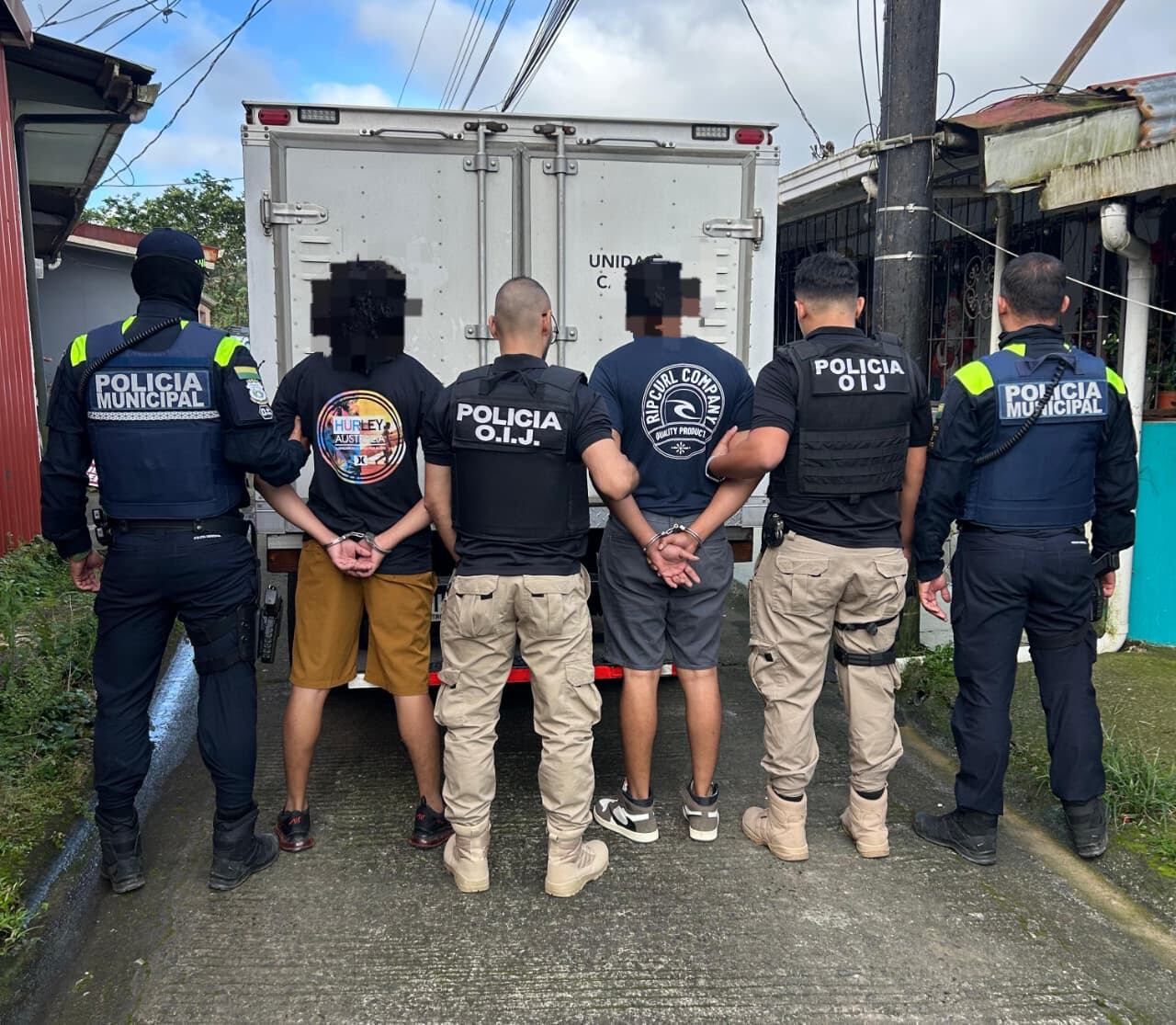 Agentes del OIJ de San Carlos realizaron un allanamiento en San Luis de Ciudad Quesada, donde detuvieron a dos hombres sospechosos de asaltar a un mecánico en junio pasado. Fotografía: