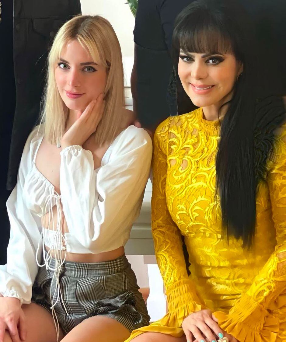 Maribel Guardia con Imelda Garza Tuñón, la madre de su nieto José Julián Figueroa.