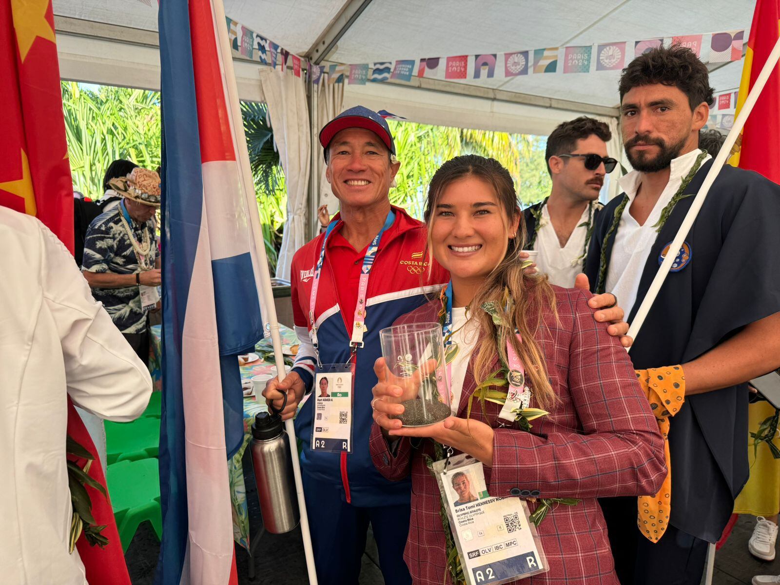 En Tahití, donde se encuentra la surfista Brissa Hennessy también hay una ceremonia de inauguración de los Juegos Olímpicos París 2024.