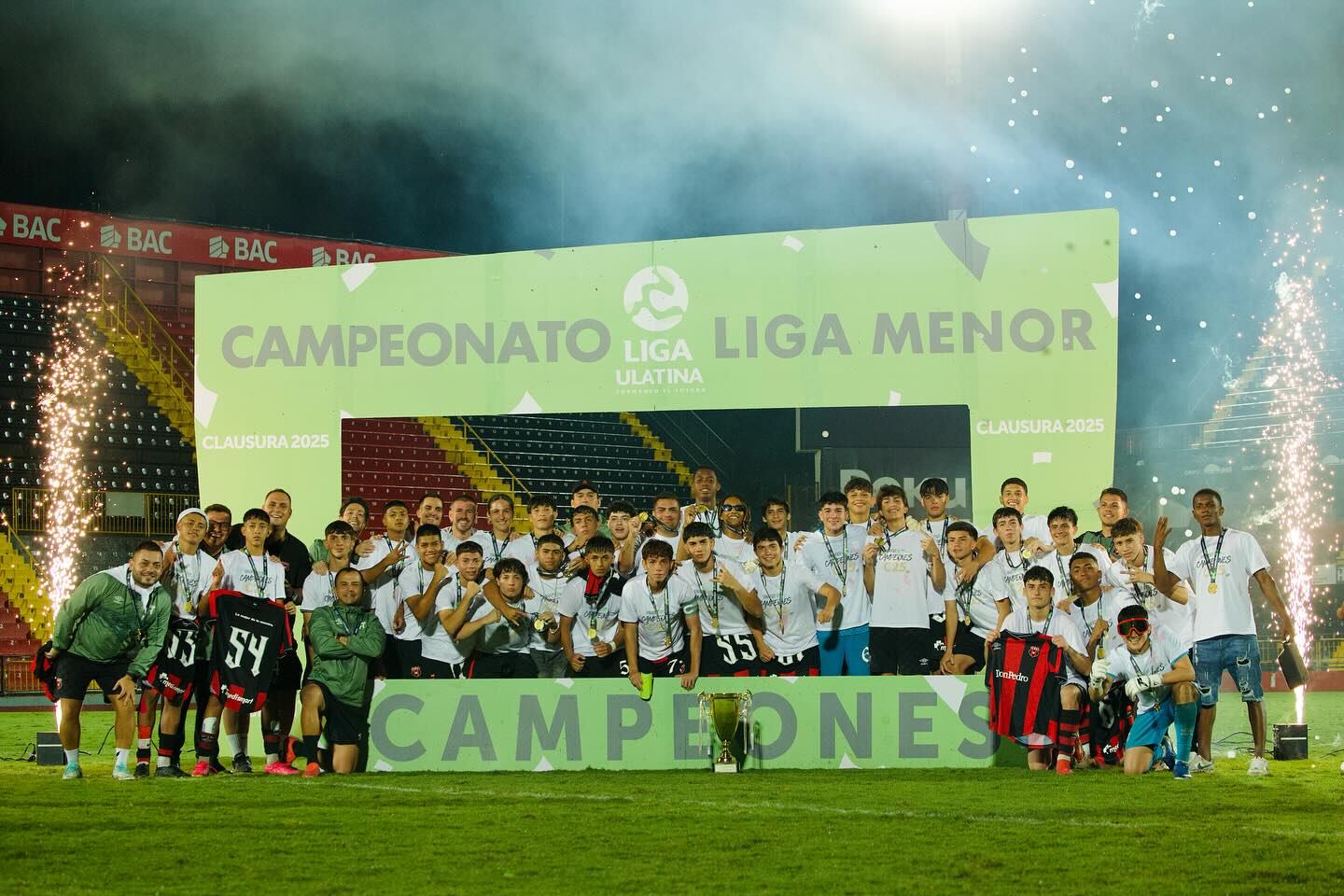 La U-17 de Liga Deportiva Alajuelense se dejó el título nacional al vencer a Santa Ana.