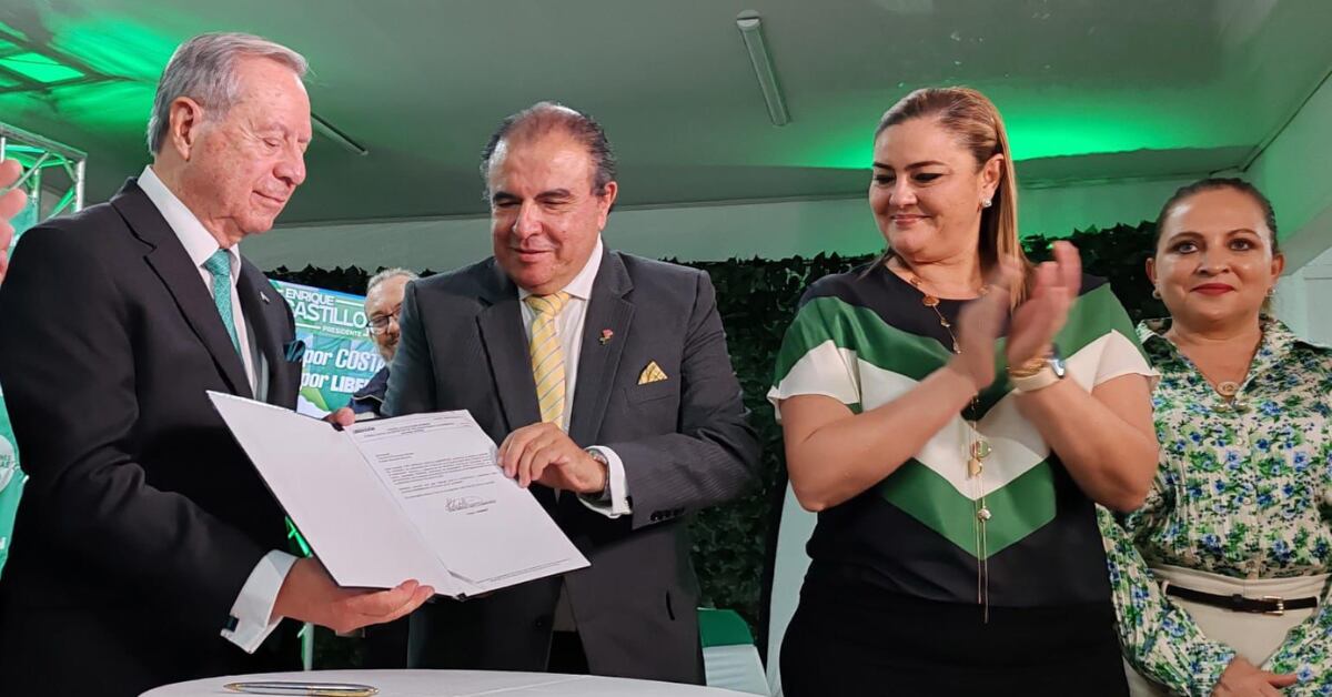 El excanciller firmó su aspiración este viernes en el Balcón Verde.