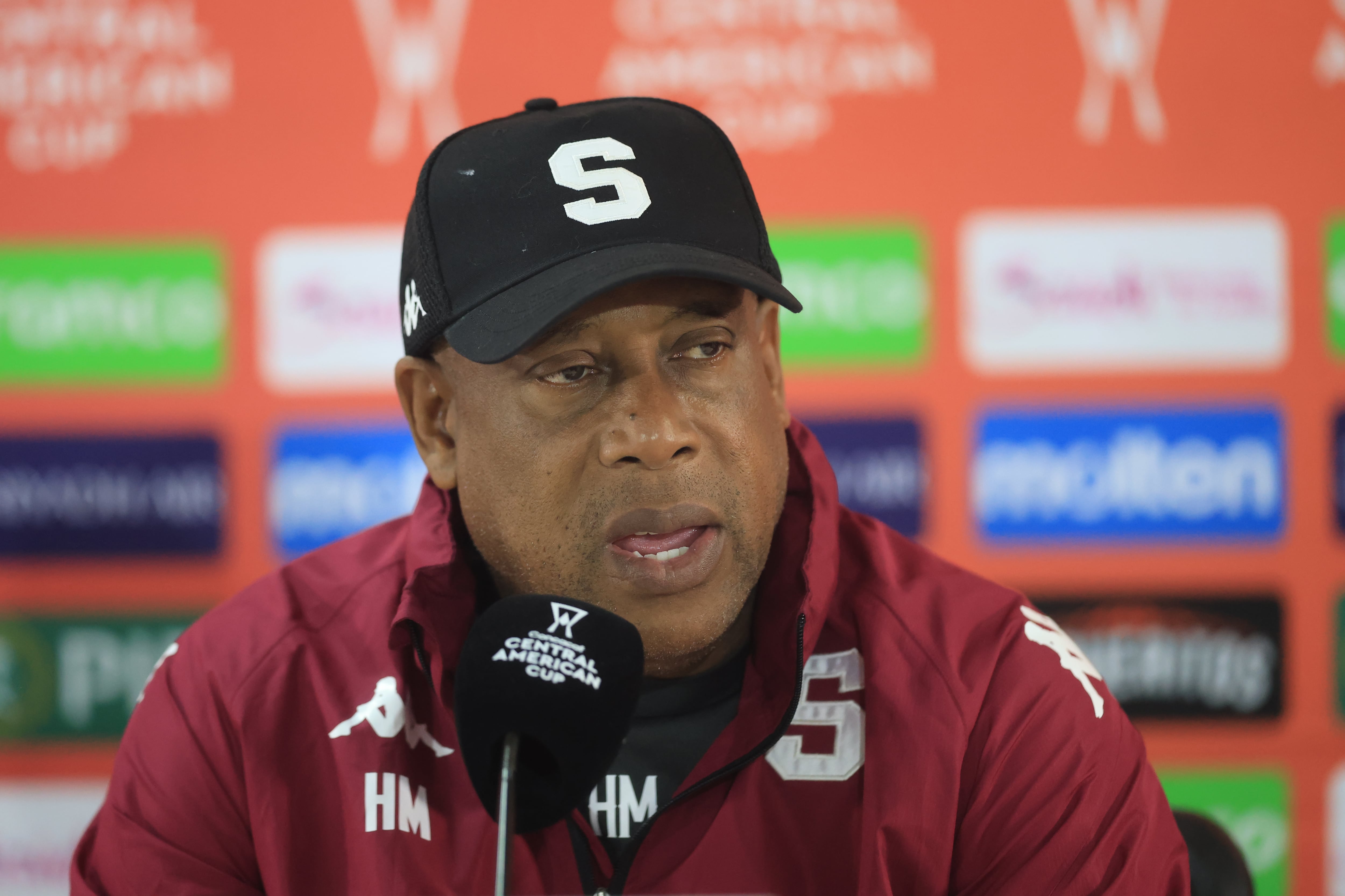 Hernan Medford en conferencia de prensa previo al juego contra Cartagines por la Copa Centroamericana de Concacaf.