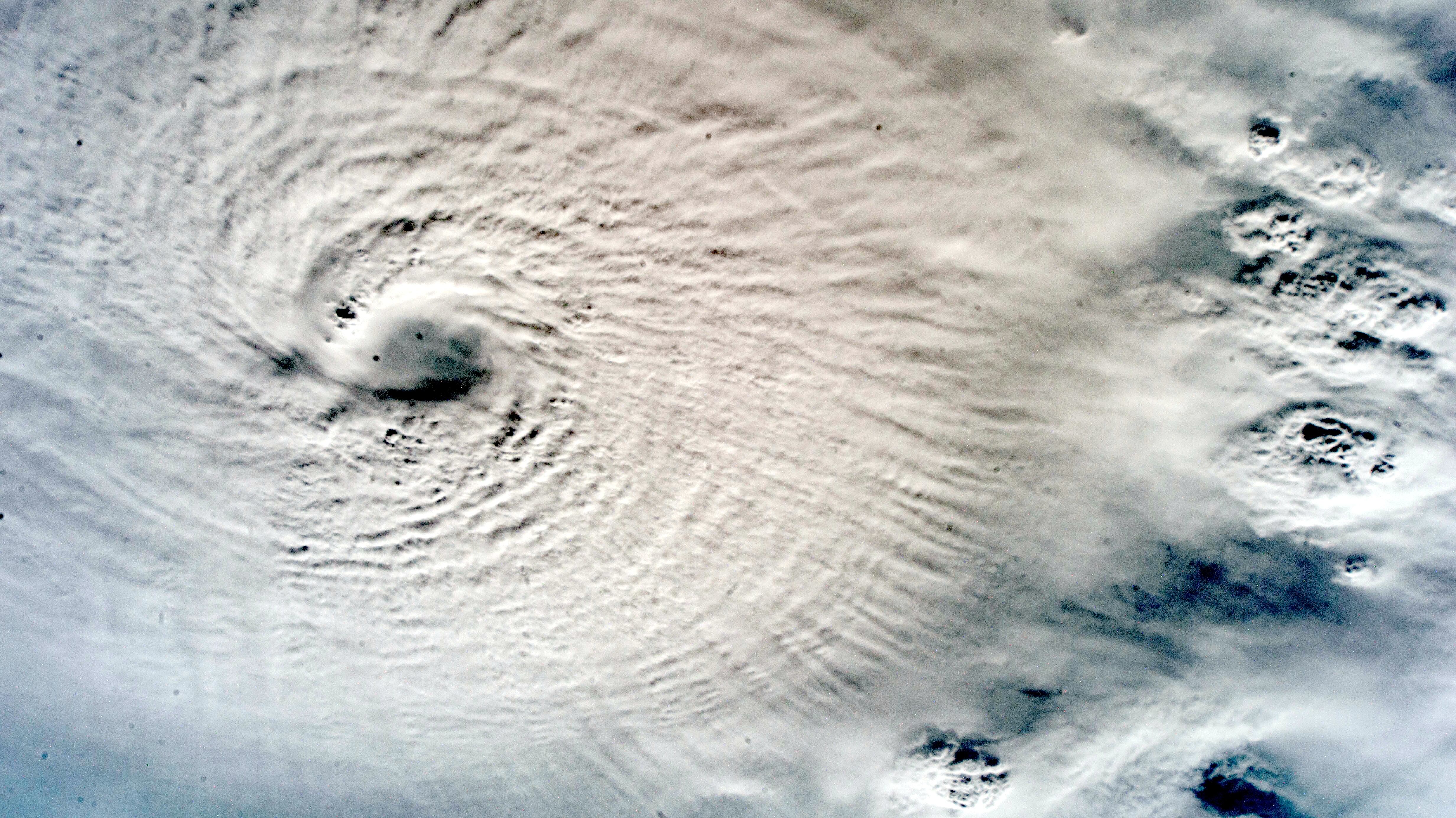 El huracán Milton visto desde las cámaras externas de la Estación Espacial Internacional el lunes 7 de octubre mientras atravesaba el Golfo de México. Fotografía: Cortesía de la Estación Espacial Internacional.