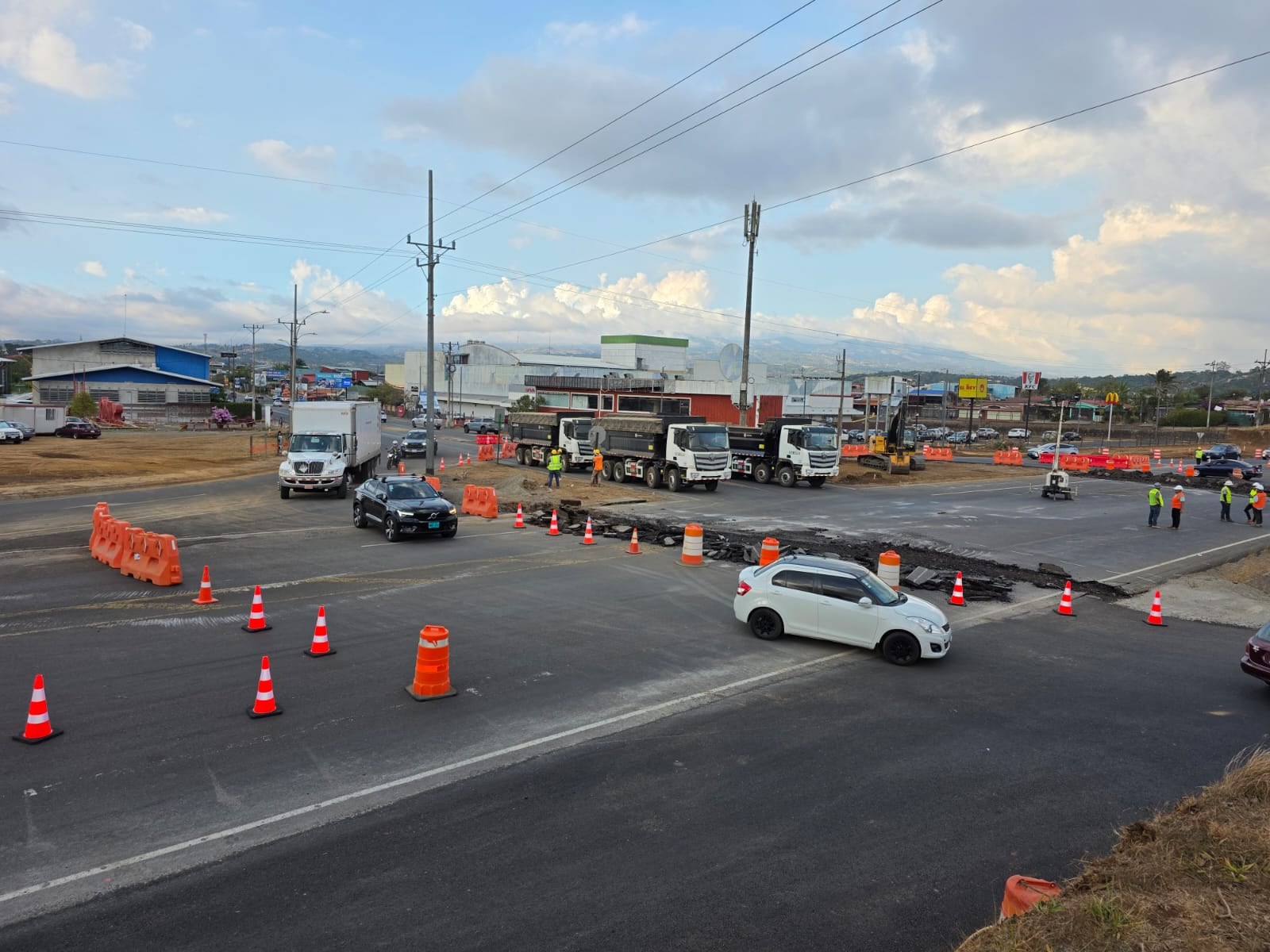 El MOPT habilitó una rotonda en San Ramón para ordenar el tránsito y permitir la construcción de un túnel en la Ruta 1.