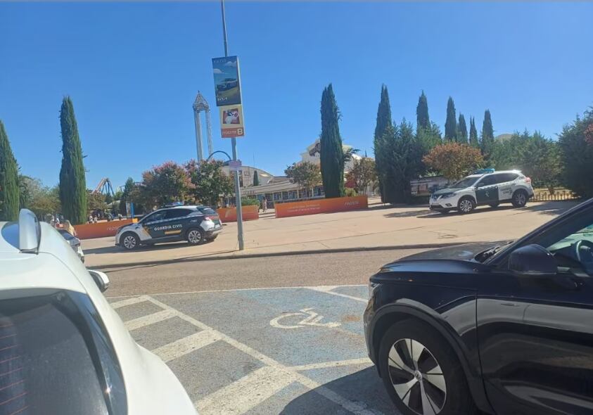 Entrada al Parque Warner de Madrid, España.
