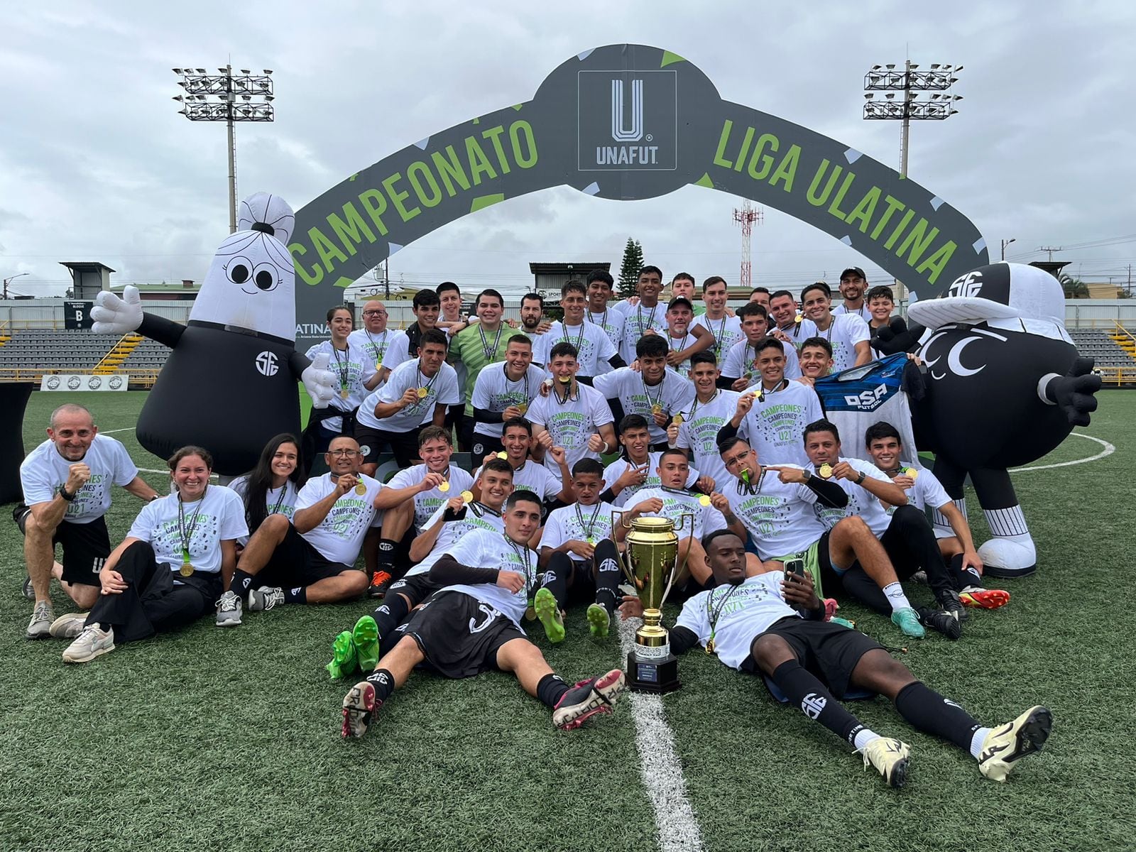 Sporting festeja la obtención del título U-21.