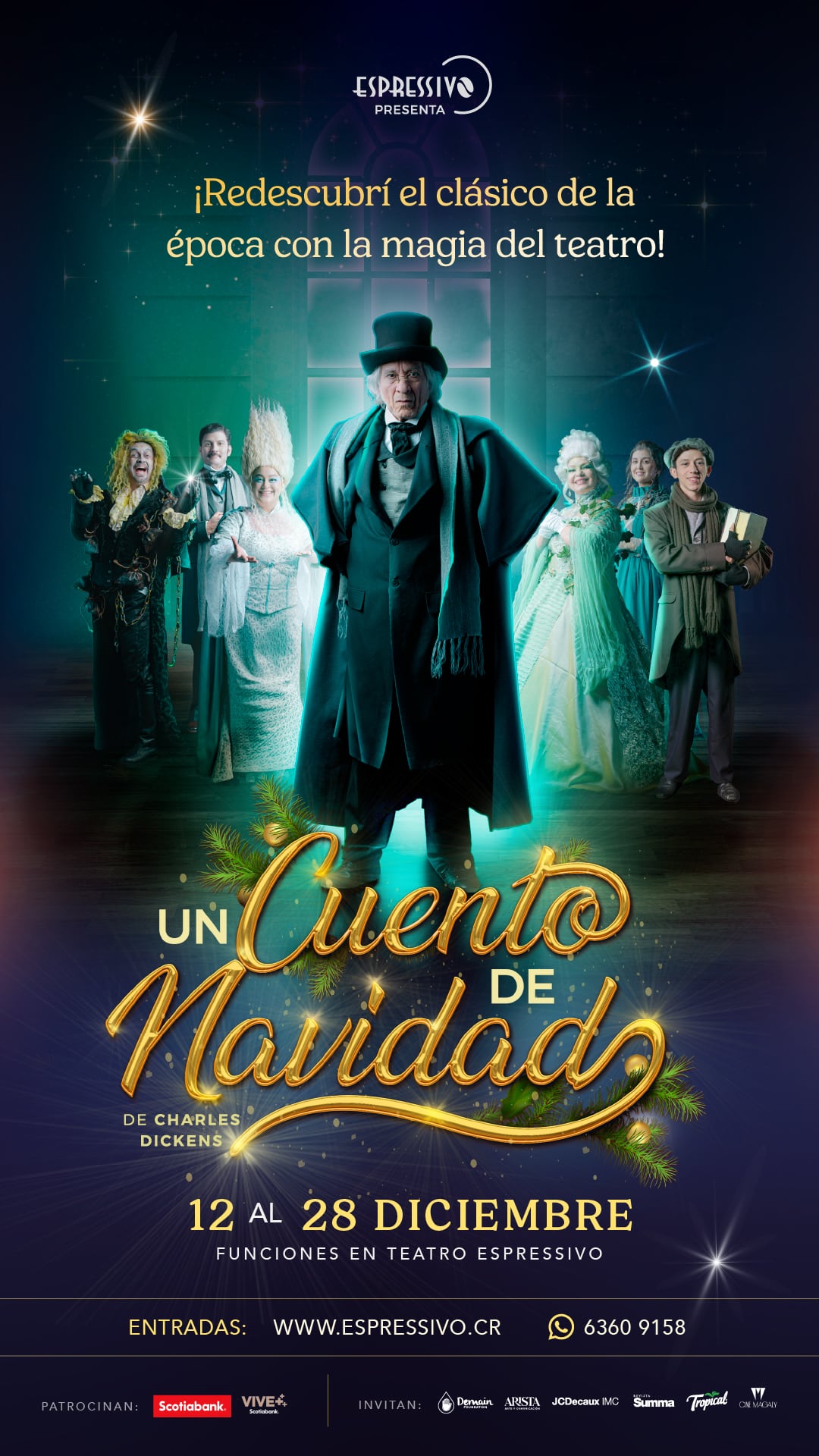 Carlos Alvarado (centro) cumple 10 años consecutivos interpretando a Scrooge, un hito que convierte su papel en uno de los más emblemáticos del teatro costarricense contemporáneo.