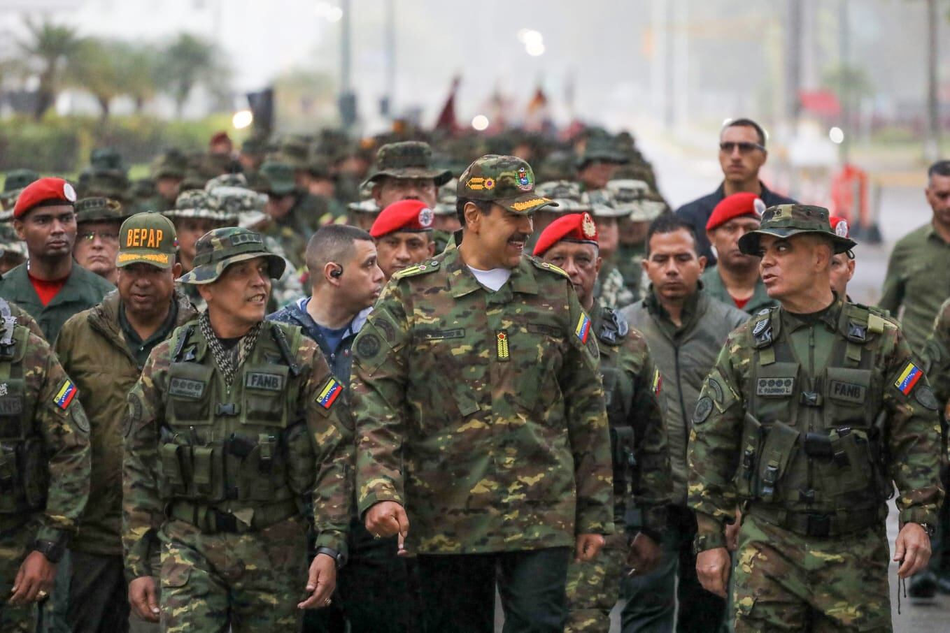 Nicolás Maduro lidera ejercicios militares en Venezuela junto a efectivos de la FANB.