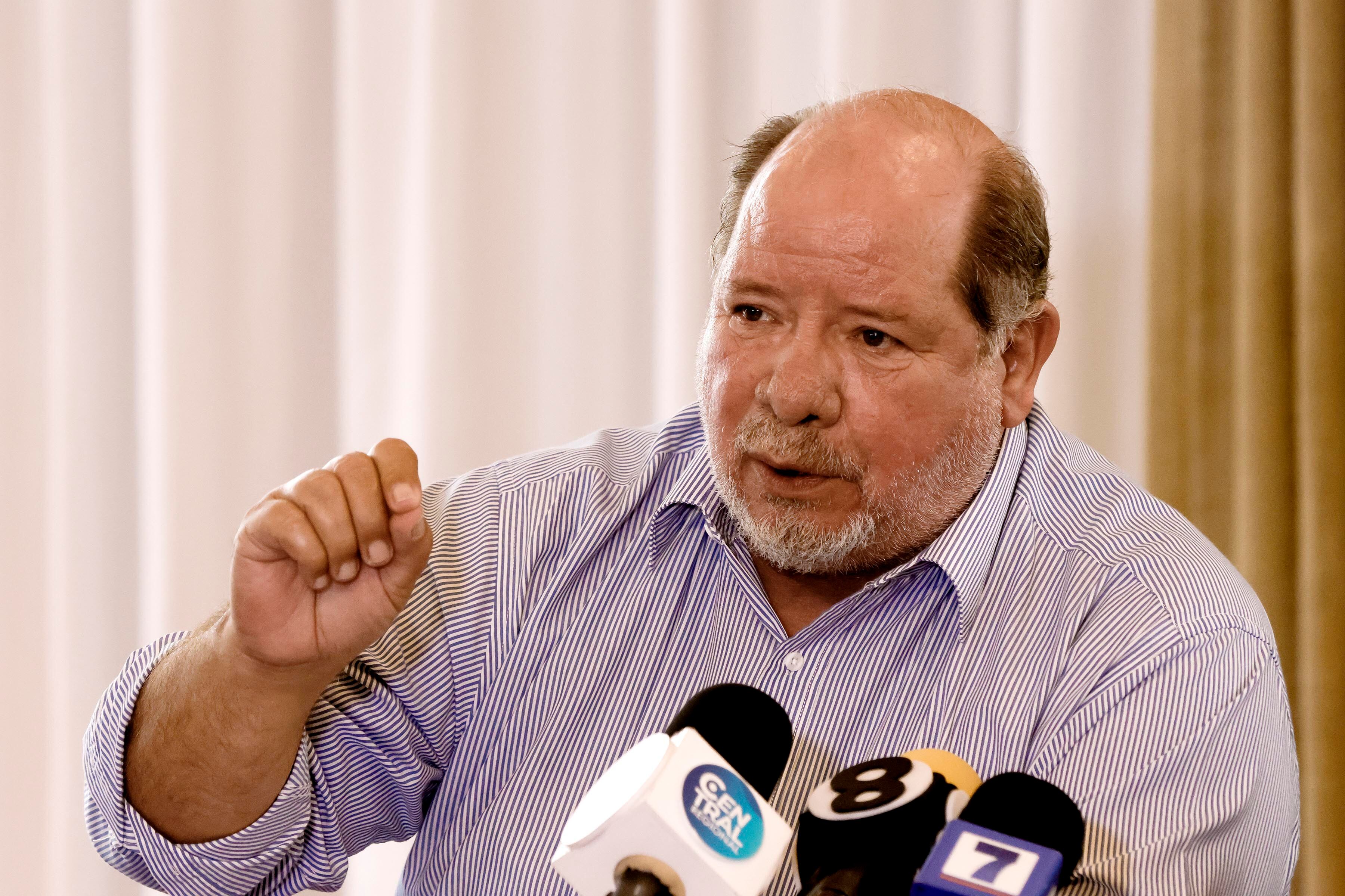 Conferencia de prensa con los directivos de la Caja Costarricense de Seguro Social (CCSS), José Luis Loría y Martha Roríguez,