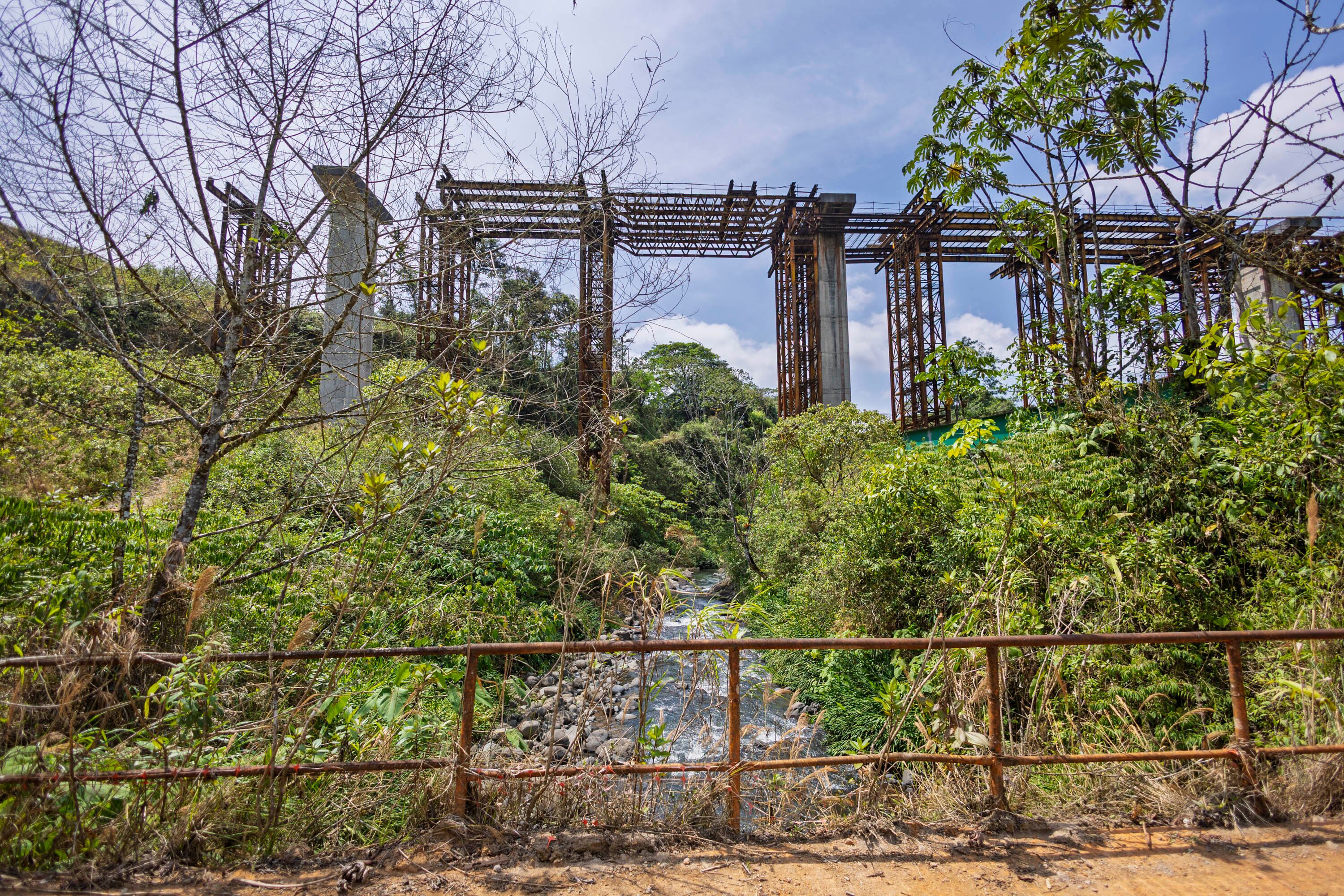 03/04/2025, Alajuela, San Carlos, estado actual de la Ruta Nacional 35 hacia San Carlos, que lleva varios años retrasada su construcción, y ahora el gobierno parece que va a reanudar las construcciones para terminar esta ruta.