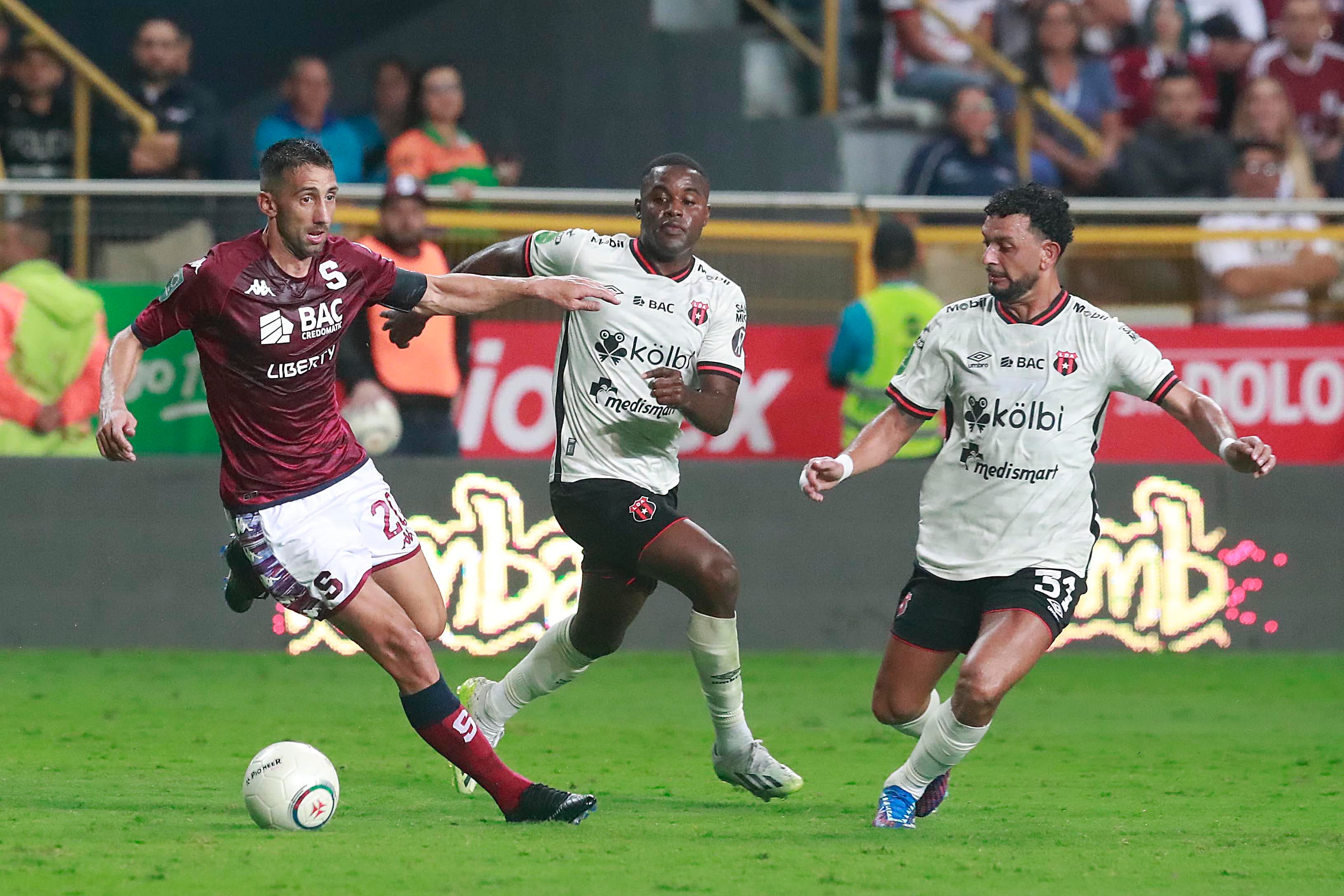 04/11/2023 Estadio Ricardo Saprissa, Tibás. El Deportivo Saprissa recibió a la Liga Deportiva Alajuelense, en una nueva versión del Clásico Nacional en partido de la jornada 18, Torneo de Apertura, Liga Promérica 2023.
