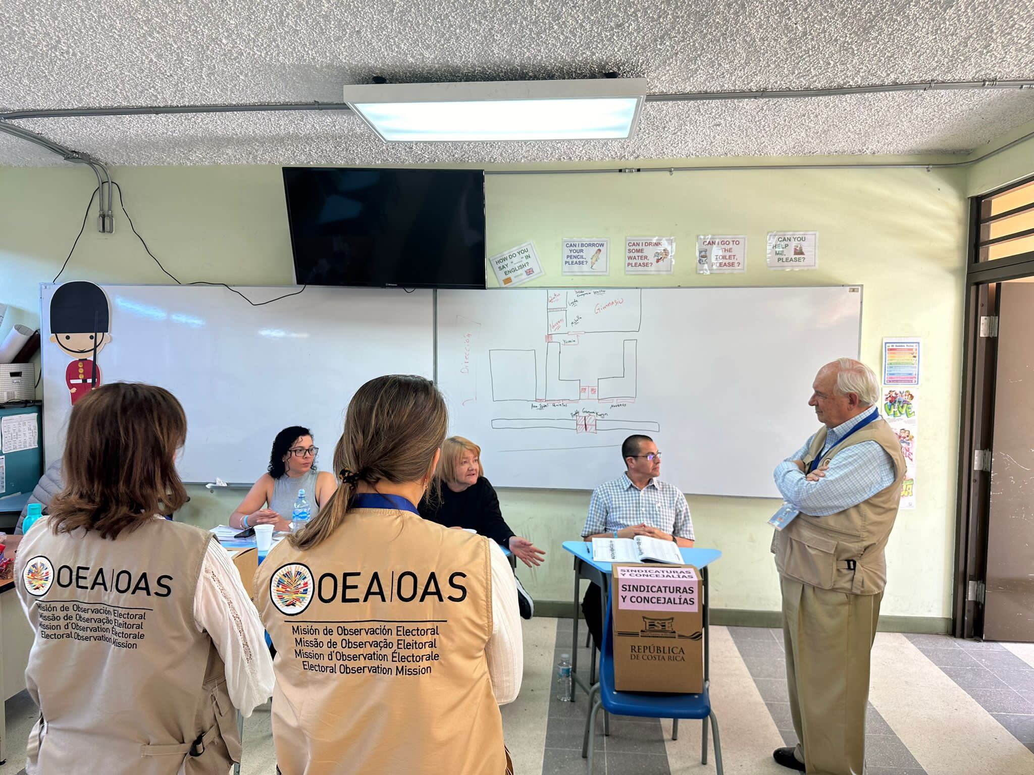 Esta fue la sétima vez que el sociólogo uruguayo lideró una misión de observación; en esta ocasión, fue acompañado por 14 personas de ocho países.