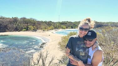 Robert Trujillo, de Metallica, vacacionó en Costa Rica junto a su esposa