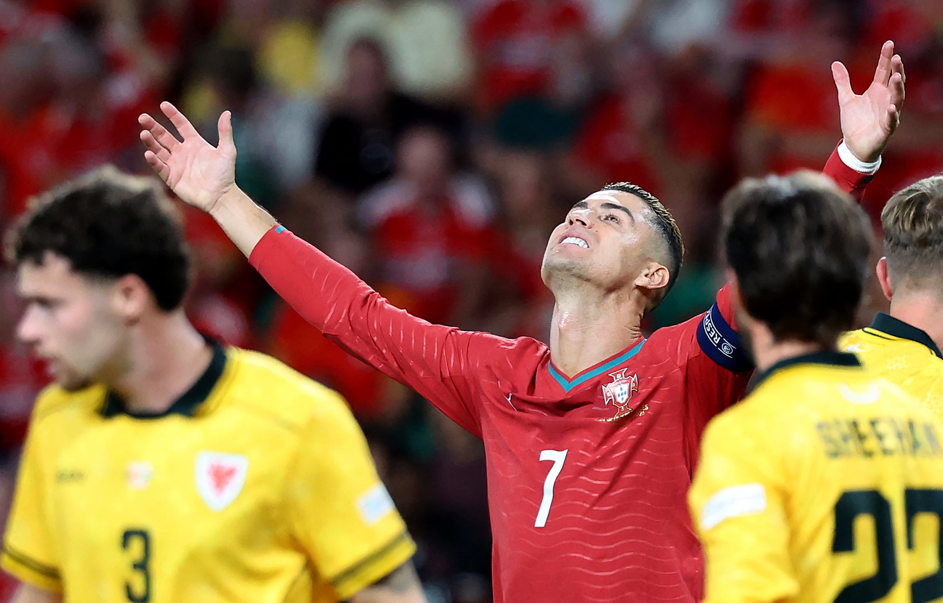 El delantero de Portugal Cristiano Ronaldo reacciona tras fallar una oportunidad en el partido de Nations League ante Gales, en el estadio José Alvalade de Lisboa.